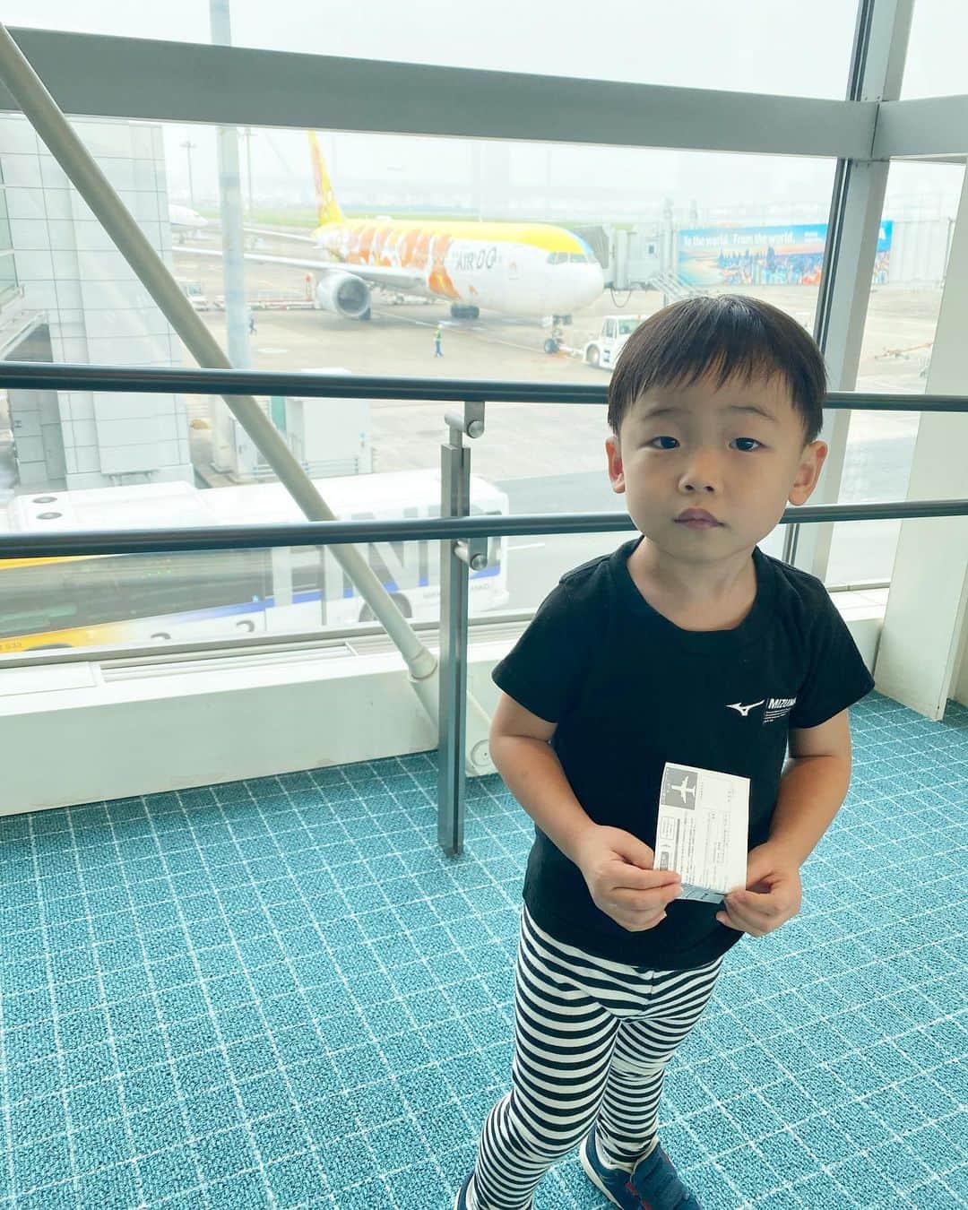 田中雅美さんのインスタグラム写真 - (田中雅美Instagram)「息子と北海道へ2人旅。 （私はお仕事あり）  ・ ・ じぃじとすみちゃん（祖母）に会えるのを楽しみにしてるご様子♡  ・ ・ ポケモン飛行機、嬉しいね。  #息子と2人旅 #北海道 #ポケモン飛行機」9月9日 15時43分 - tanakamasami_official