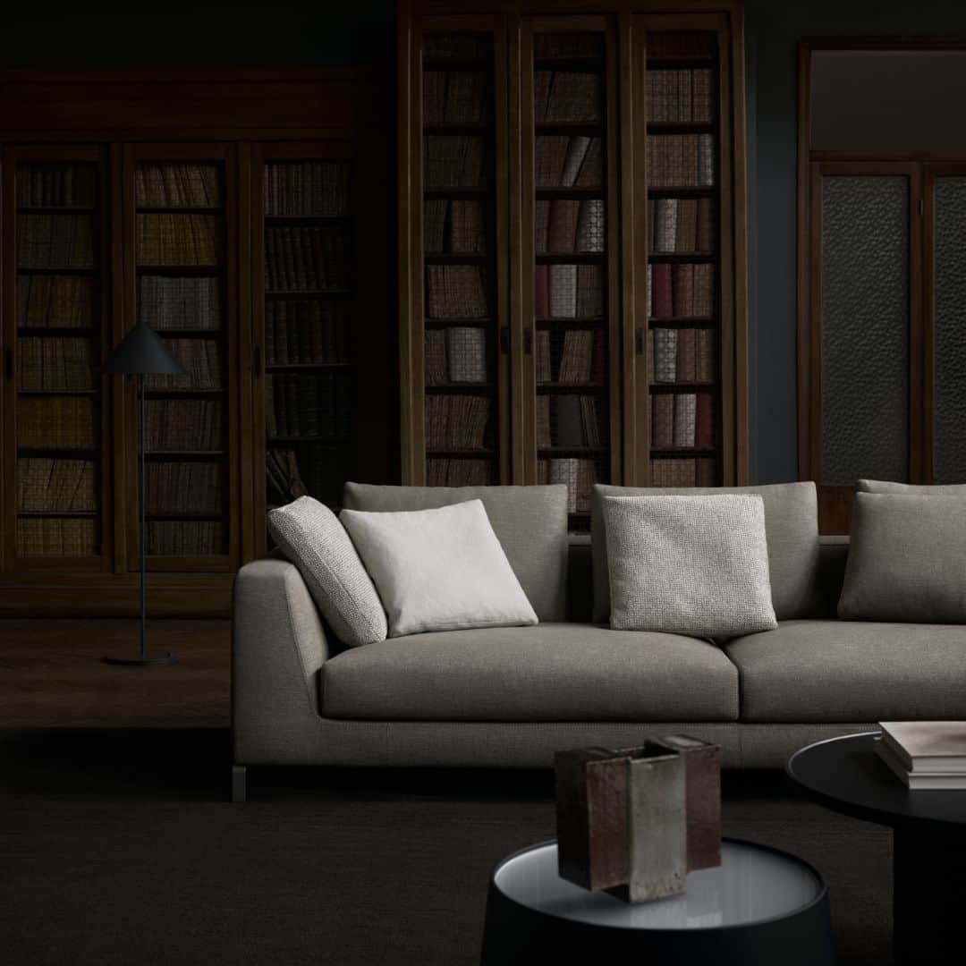 B&B Italiaのインスタグラム：「Formal, elegant but always discreet.  Ray modular sofa system is made up of numerous combinable elements, making it a comfortable, but versatile sofa.  @antonio_citterio_arch Ph @tommasosartori_studio  #bebitalia #design #Milan #Italy」