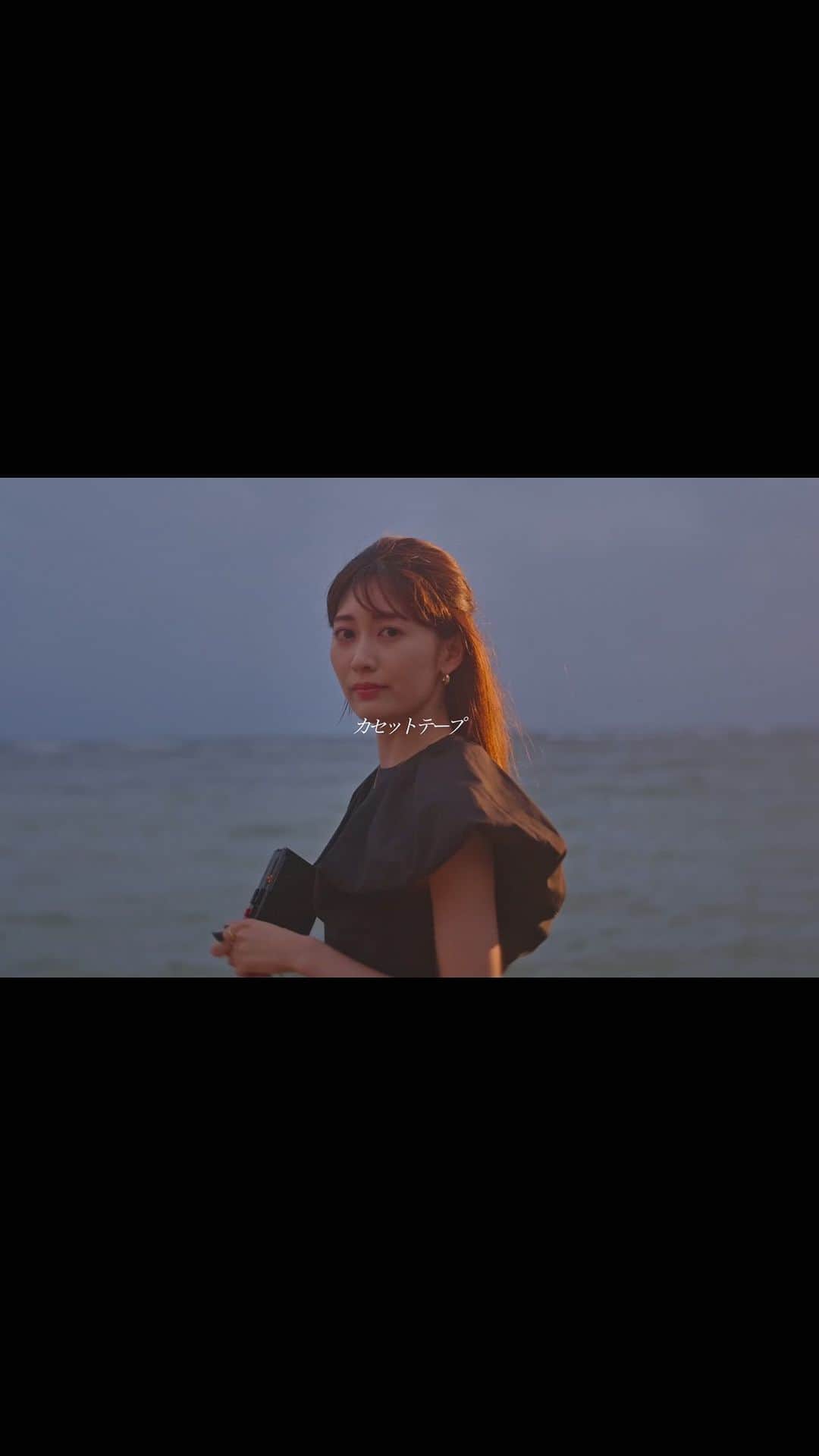 榊原美紅のインスタグラム：「. 天才凡人 『カセットテープ』 Music Video もう見ていただけましたか？  最高に素敵な曲です。 たくさんの人に届きますよう、、🙏🏻  @tensai_bonjin  @tenbon_mine  @tenbon_hyonn  @tenbon_shimada  @59pdl  @bremencbou  #天才凡人」