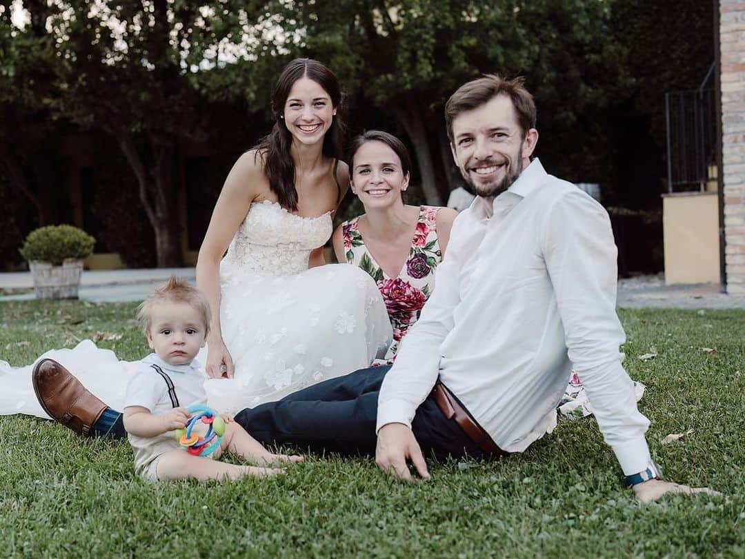 フェデリカ・テスタのインスタグラム：「PEOPLE MADE THE DIFFERENCE 💕 Impossibile citare tutti i nostri ospiti in questo carosello, ma davvero il nostro  matrimonio è stato così speciale perché condiviso con chi amiamo 💫」