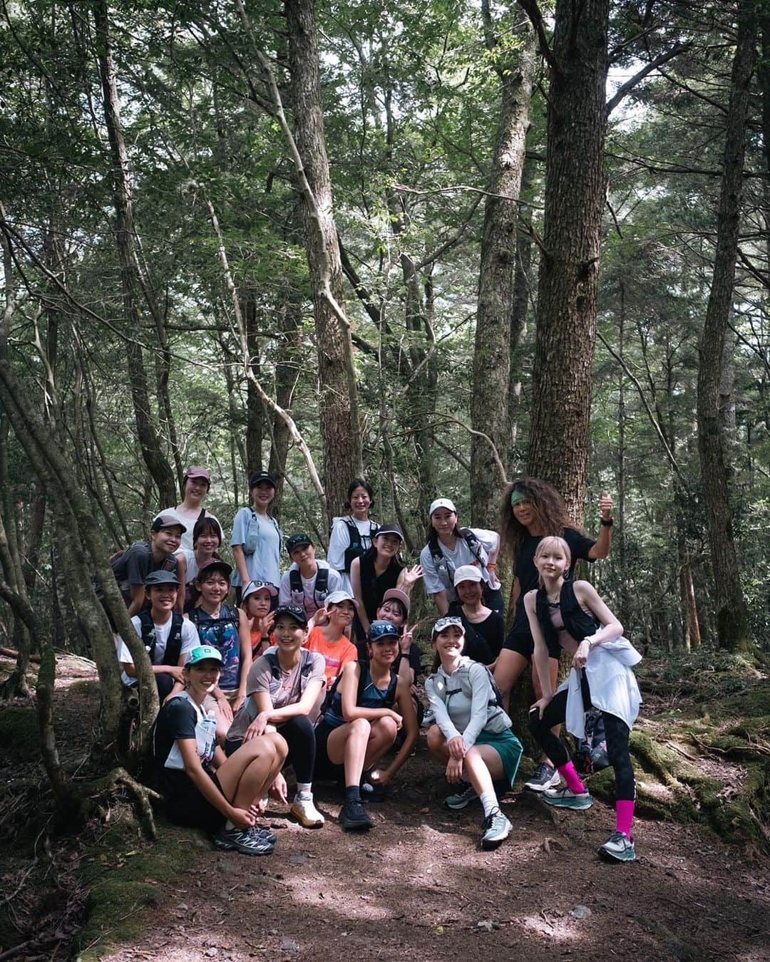 中村優さんのインスタグラム写真 - (中村優Instagram)「Trail Running🌲✨ 樹海を走るのは最高に気持ちよかった🙌🏼  走って河口湖周辺で温泉入って♨️ @fuji_gateway でキャンプ🏕️ 最高に楽しいおとなのあそび🥳 @underthetreeclub  @amuse_adventure  📷 @aratinlutherking_jr #トレラン#トレイルランニング#run#running#優run#ランニング#ランナー」9月9日 16時20分 - nkmr_yu