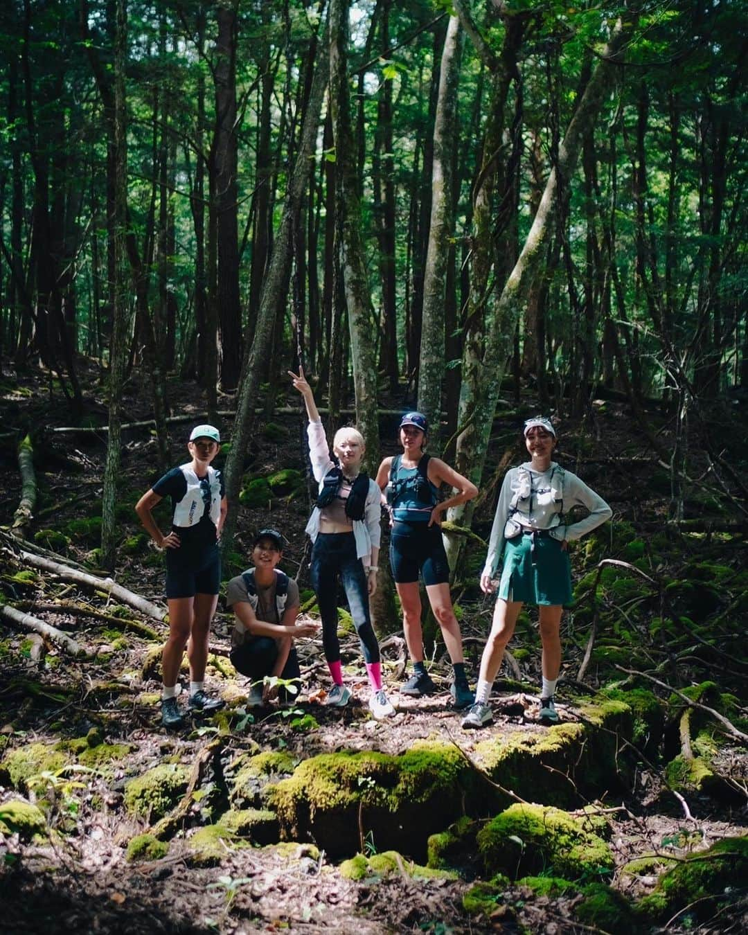 中村優さんのインスタグラム写真 - (中村優Instagram)「Trail Running🌲✨ 樹海を走るのは最高に気持ちよかった🙌🏼  走って河口湖周辺で温泉入って♨️ @fuji_gateway でキャンプ🏕️ 最高に楽しいおとなのあそび🥳 @underthetreeclub  @amuse_adventure  📷 @aratinlutherking_jr #トレラン#トレイルランニング#run#running#優run#ランニング#ランナー」9月9日 16時20分 - nkmr_yu