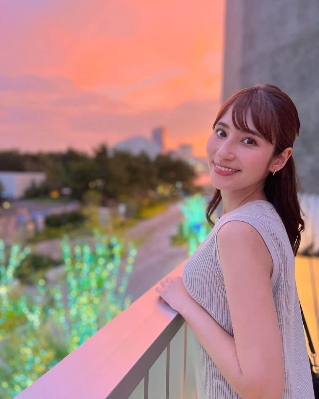 澤田愛美さんのインスタグラム写真 - (澤田愛美Instagram)「.  夏休みを頂いて 兵庫と京都に遊びに行っていました✈️  月曜日からまたニュースに復帰します。  少しずつ、夏休みの思い出写真を 投稿していきますね！🕊️  .   #夏休み #旅行 #兵庫 #夕焼け #アナウンサー」9月9日 16時27分 - amy____oxox