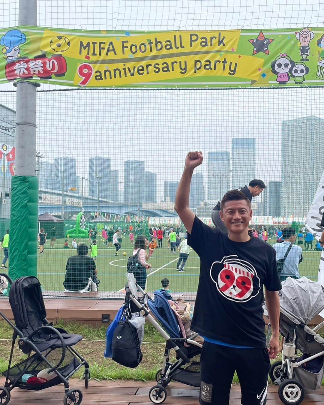 播戸竜二さんのインスタグラム写真 - (播戸竜二Instagram)「『MIFA⚽️』 ・ イベントいきました！ ・ 最高に楽しかったです！ ・ MIFAの9周年。豊洲の人達と溶け合っていました！ ・ サッカーと地域はやっぱり最高です！ ・ 豊洲のお神輿が来てたり、豊洲のハチミツがあったり、豊洲をいろいろ学べた1日でもありました！ ・ 子供達にはもちろん！ おばんざーい✊ 最高でした！ ・ ・ #MIFA #9周年 #みふぁんだ #三井不動産レジデンシャル」9月9日 16時32分 - ryuji_bando