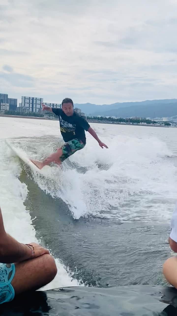 Microのインスタグラム：「Dancing in da water🌊  Presented By おおきに商店 @ookinishouten @ookini0092   おおきにアンバサダー @hayatosurf   Big Up 2 @miman.amami @chanstagram758  @ymk_1111  @ryoheihamasaki  @rent_a_car.saigo   #surfmetotheocean  #ookinisurftrip」