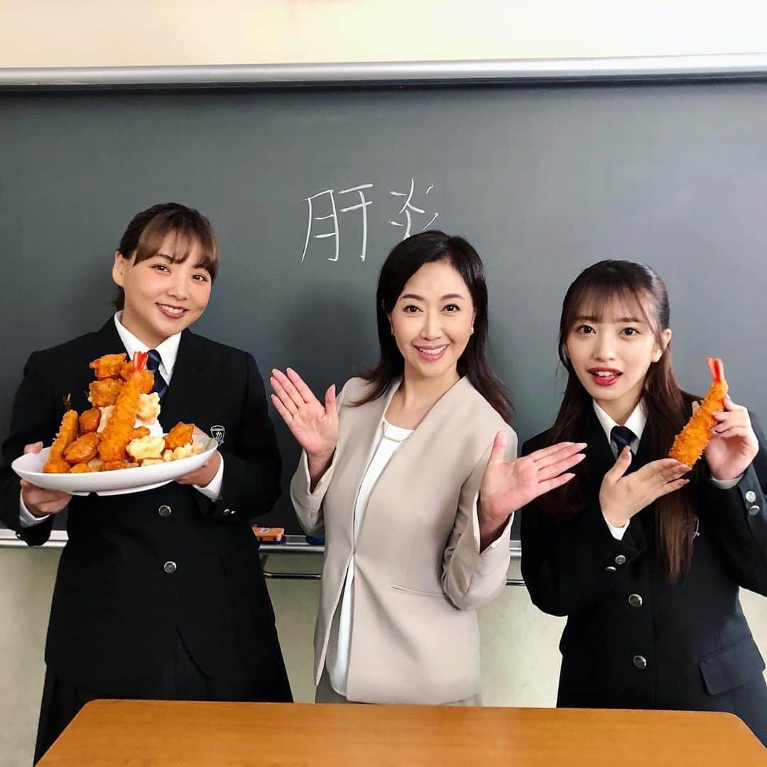 伍代夏子のインスタグラム：「「知って肝炎プロジェクト」の新しい動画撮影でした🎥 前回の役は女医さんでしたが… さて今回は❓ #知って肝炎プロジェクト  #野呂佳代 さん #向井地美音 さん #制服似合うね  #生活習慣の見直し  #検査が大事」