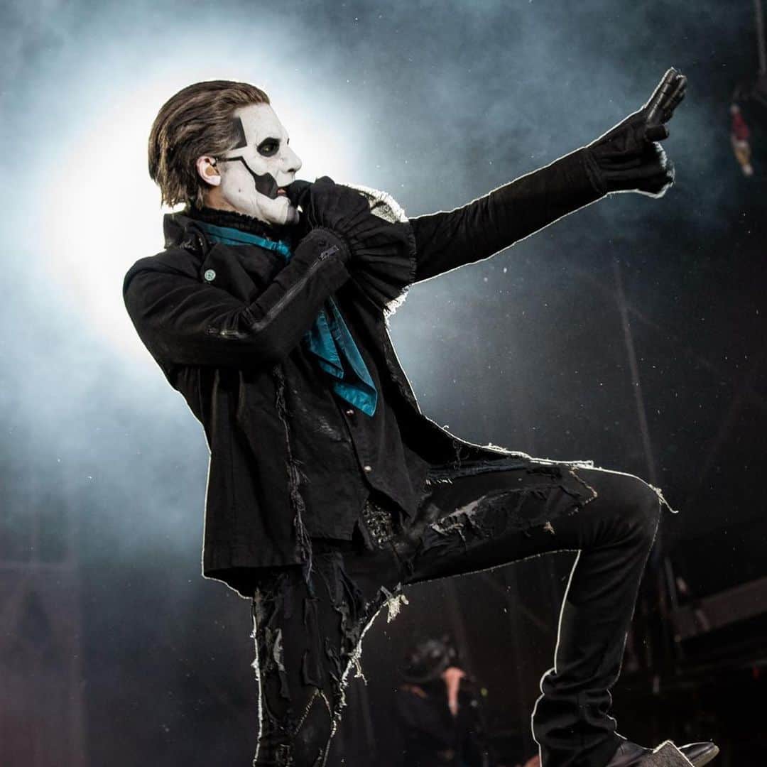 Rock Soundのインスタグラム：「Congratulations to Ghost - ‘Mary On A Cross’ has just been certified Platinum in the US for 1 million units sold 🎉  #thebandghost #rock #metal   📸 @carlamundy」