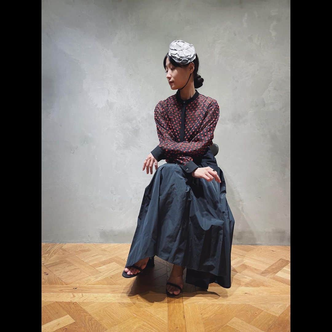 IÉNA LA BOUCLEさんのインスタグラム写真 - (IÉNA LA BOUCLEInstagram)「. ⁡ La Boucle “BLACK” ⁡ page.2-4 knit ¥29,700 intax black,red,navy,brown ⁡ skirt【CHRISTIAN WIJNANTS】 ¥80,300 intax ⁡ page.5 blouse ¥24,200 intax black,red ⁡ page.6-7 blouse ¥30,800 intax black,red ⁡ skirt ¥27,500 intax navy,brown size:34,36,38 ⁡ head accessory【Sugri】 ¥22,000 intax   #ienalaboucle#iena#イエナ#イエナラブークル#ienalaboucle_23aw #la_boucle_black #sugrihat」9月9日 17時36分 - iena.la.boucle.store