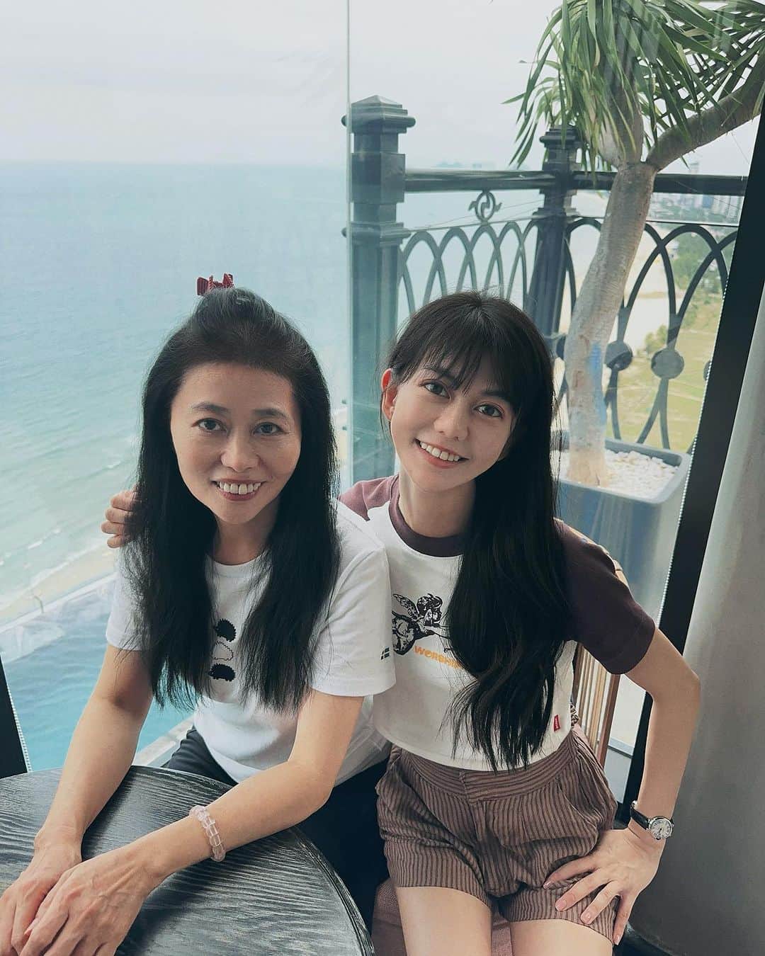 白癡公主のインスタグラム：「痴媽思思念念的家族旅遊❤️，第二張是我姊，她說不好看不要放，我懂，所以幫她戴了個口罩」