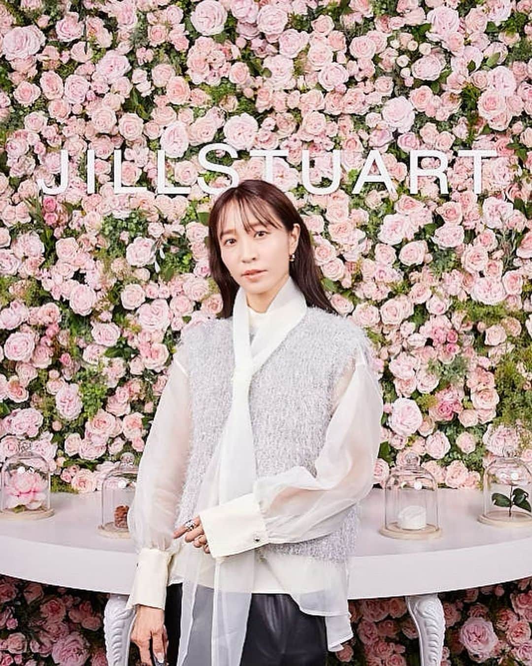 鈴木優美 のインスタグラム：「@jillstuartbeauty  「可愛いに恋するすべての人に。PHOTO STUDIO by JILL STUART Beauty」のイベントに参加してきました✨ . ジルスチュアート ビューティのこだわりが詰まった空間でのプロカメラマンによる撮影や、会場限定のフォトブースが💕 タッチアップやプロのメイクアップ、新製品や香りを存分に体験できます😊💐 私も早速メイクをしてもらい、撮影をしてもらってきました🙏 #スワイプしてね  タッチアップもできるので、沢山のカラーの中から選べて楽しい😍 今日9/9〜9/10の期間限定イベントなので、ぜひこの機会に行かれてみてください❣️ 明治神宮前駅すぐです🚉 . . . . . . . #jillstuartbeauty #jillstuart #ジルスチュアート」