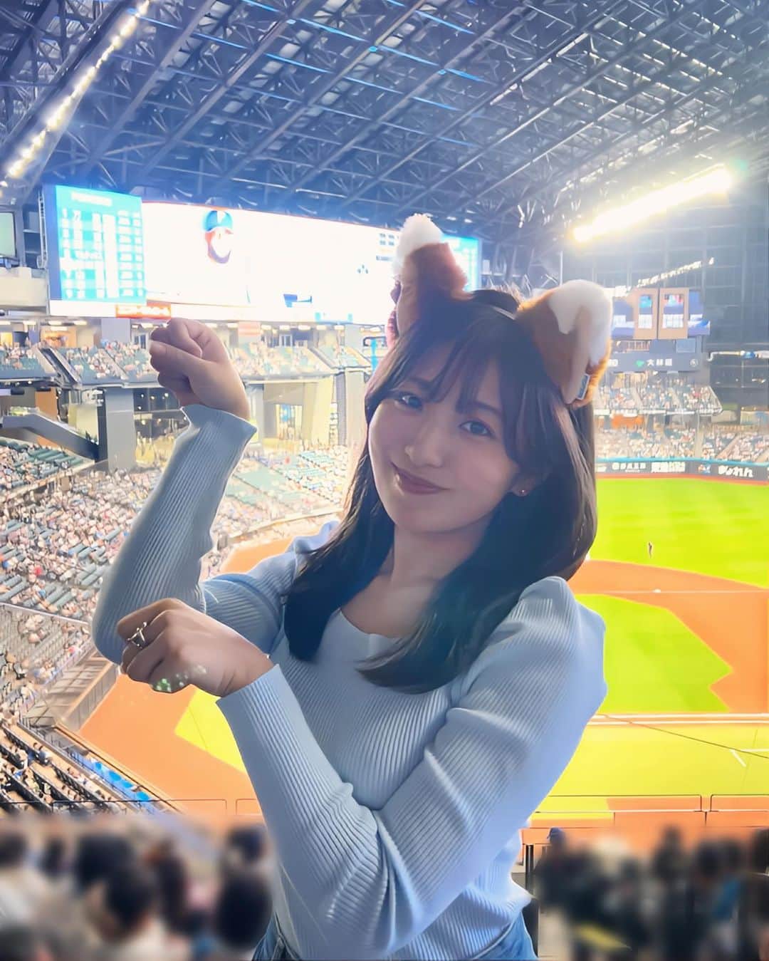 白戸ゆめののインスタグラム：「🦊  初エスコンフィールド⚾️ きつねダンスしてきた😂  #きつねダンス #ファイターズ」