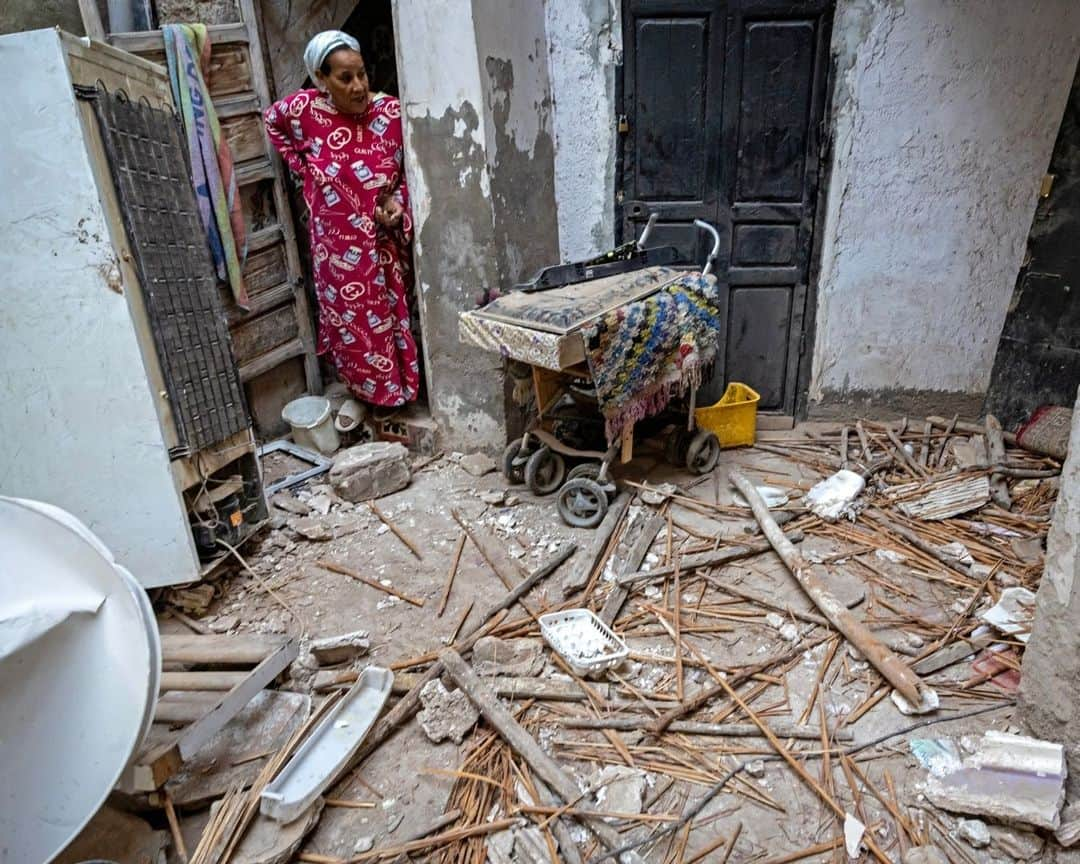 AFP通信さんのインスタグラム写真 - (AFP通信Instagram)「Morocco quake kills more than 1,300 people⁣ ⁣ A powerful earthquake that shook Morocco killed more than 600 people, officials said Saturday September 9, sending terrified residents fleeing their homes in the middle of the night.⁣ The 6.8-magnitude quake struck a mountainous area 72 kilometres (45 miles) southwest of tourist hotspot Marrakesh at 11:11 pm (2211 GMT) Friday, the US Geological Survey reported.⁣ Strong tremors were also felt in the coastal cities of Rabat, Casablanca and Essaouira.⁣ Moroccan media reported it was the most powerful quake to ever hit the country.⁣ ⁣ 📷  @fadelsenna #AFP⁣ ⁣#Quake #earthquake」9月9日 17時58分 - afpphoto