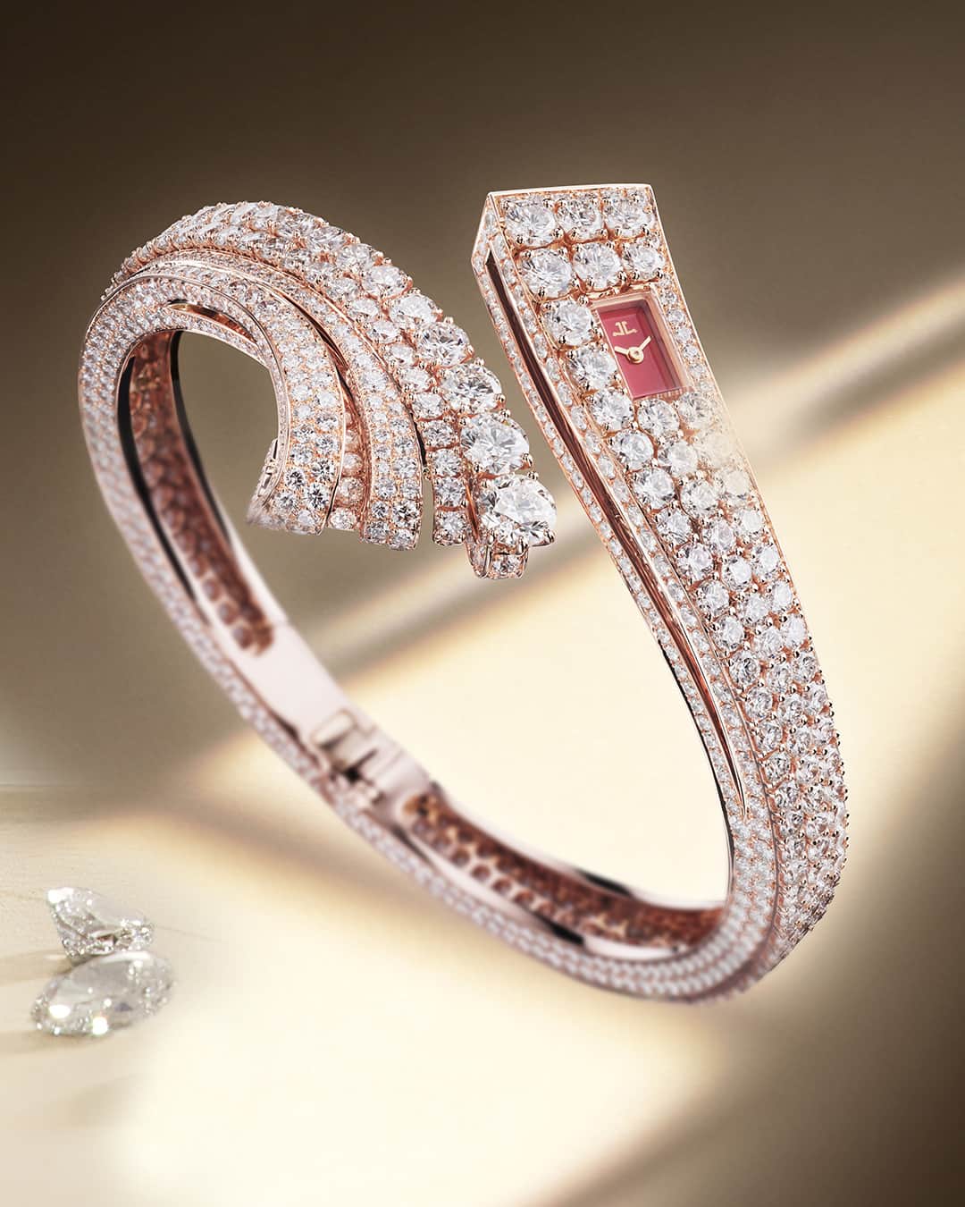 ジャガールクルトのインスタグラム：「101 bangle dressed in colours. #Calibre101 _ 101 Bangle Designed, made and assembled in our Manufacture _ Jaeger-LeCoultre unveils new colorful expressions of the 101 Bangle inspired by the sweeping curves and strong lines of Art Deco and 20th century Modernism. Either combining diamonds with a pink gold bracelet and a red-orange dial or a white gold bracelet with diamonds and sapphires, these unique timepieces are the exclusive expression of exuberant and distinctive femininity. _ #JaegerLeCoultre #Calibre101」