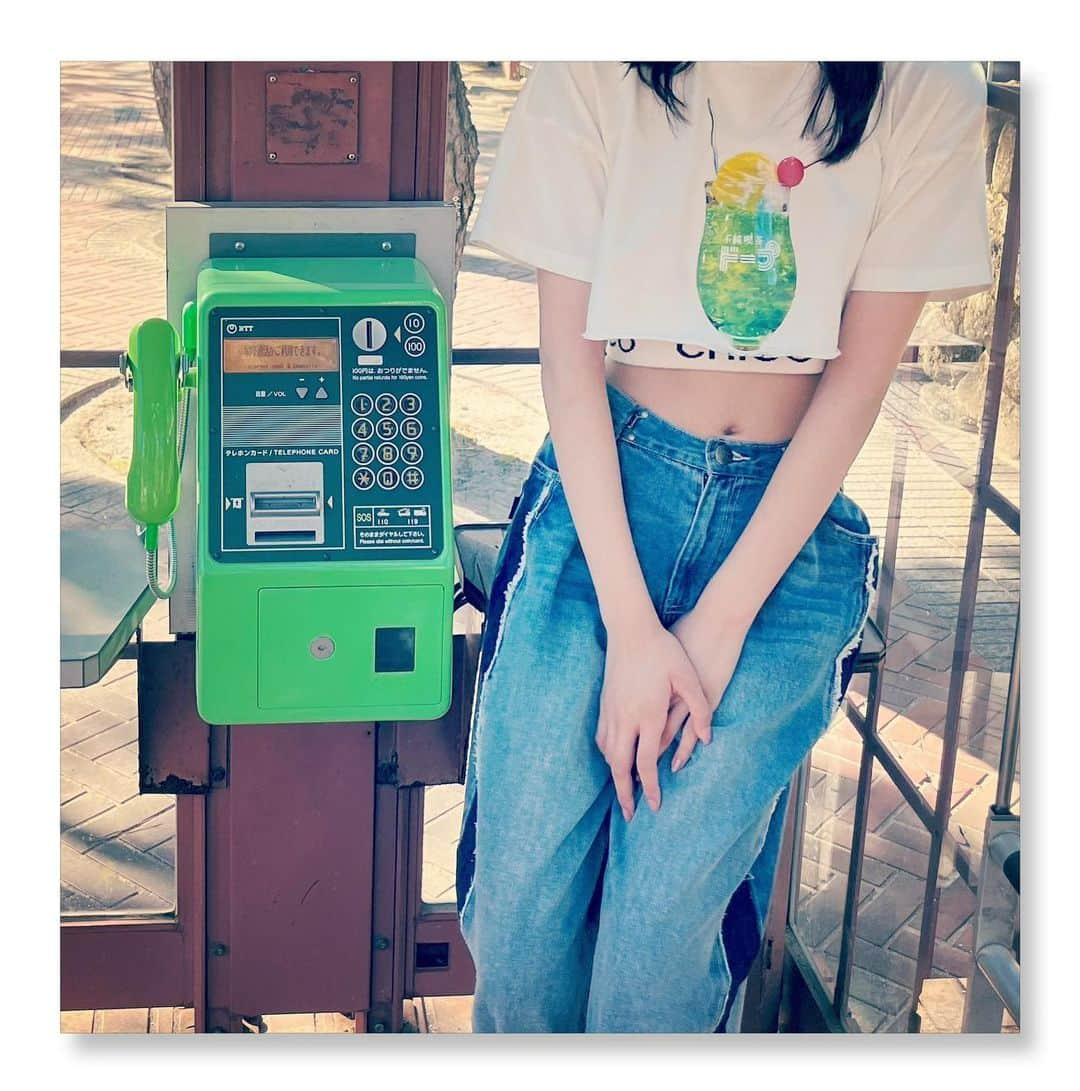 国本姫万里さんのインスタグラム写真 - (国本姫万里Instagram)「このレピピのメロンソーダTシャツ可愛いよね〜 この日はタンクトップ以外レピピでコーデ組んでみた！！ みんな真似してね〜  #国本姫万里 #ひまり #スターダストプロモーション #スターダストプロモーション制作3部  #ニコラ #ニコモ #ニコラモデル #nicola #ニコラ10月号 #メロンソーダ #レピピアルマリオ #公衆電話 #エモい #旅行 #夏休み #CHICO #コラボTシャツ」9月9日 18時01分 - himari_kunimoto_official