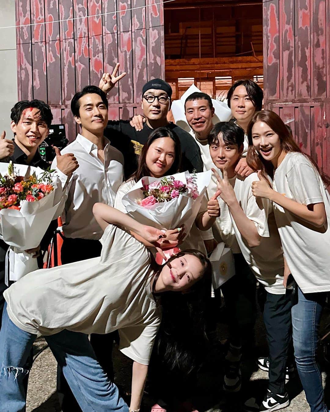 ソン・スンホンのインスタグラム：「모두들 수고하셨습니다!! 플레이어 기대해주세요! 👍👍👍  #플레이어2 #tvn」