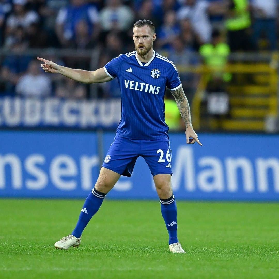 シャルケ04のインスタグラム：「Erster Einsatz für Königsblau: @kalato33 🙌 . . #S04 #Schalke #Knappen #Königsblau #Debüt」