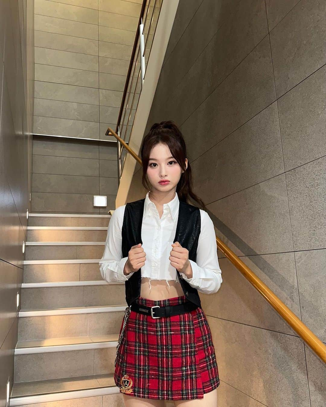 NMIXXさんのインスタグラム写真 - (NMIXXInstagram)「설윤중심❤️🖤  #NMIXX #엔믹스 #설윤 #SULLYOON #설윤스타그램 #NSWER #엔써  #음악중심」9月9日 18時07分 - nmixx_official