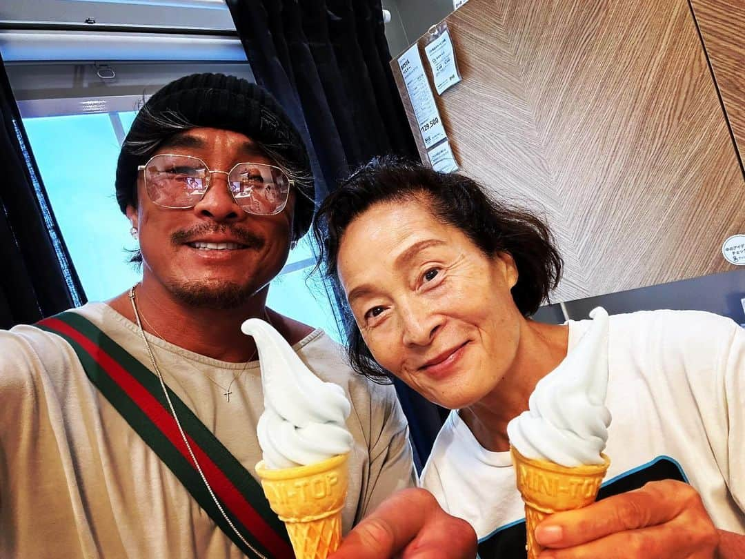 秋山成勲さんのインスタグラム写真 - (秋山成勲Instagram)「오랜만의 엄마와 데이트  I have a date with my mom today.  おかんとデート🍦  #マザコン最強 #추성훈  #おかん @sung1975_official」9月9日 18時08分 - akiyamachoo