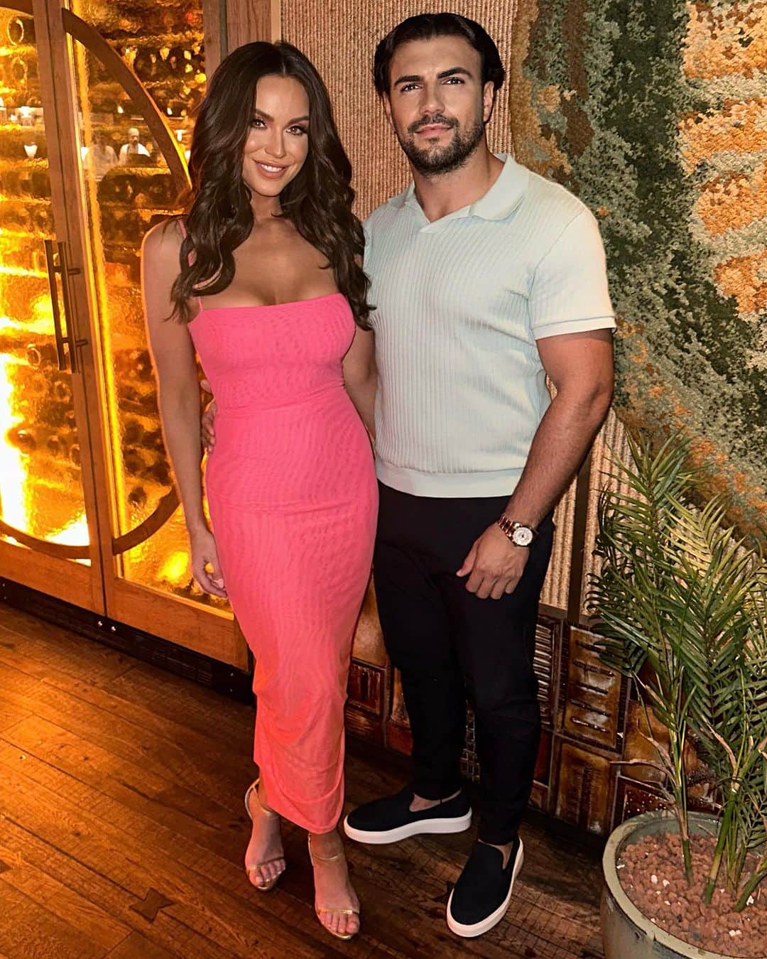 のインスタグラム：「Ercan's 30th Celebrations.. 😍🎉💕  I know I'm probably boring you all titless.. but I swear this is the last post 😂😍🎉  Fantastic night in @amazonicolondon lastnight celebrating my gorgeous man surrounded by his friends and family... So grateful to everyone who came and made the effort! We're so lucky to have such beautiful people in our lives! And also Thankyou to the lovely gang at @amazonicolondon who made it super special! 💘  Just a couple tags for anyone who's asked:   Balloons and installation- @maileysmakes 🎈 Cake @bakedpeterborough 🎂  Little boarding pass thing- @etsy ✈️」