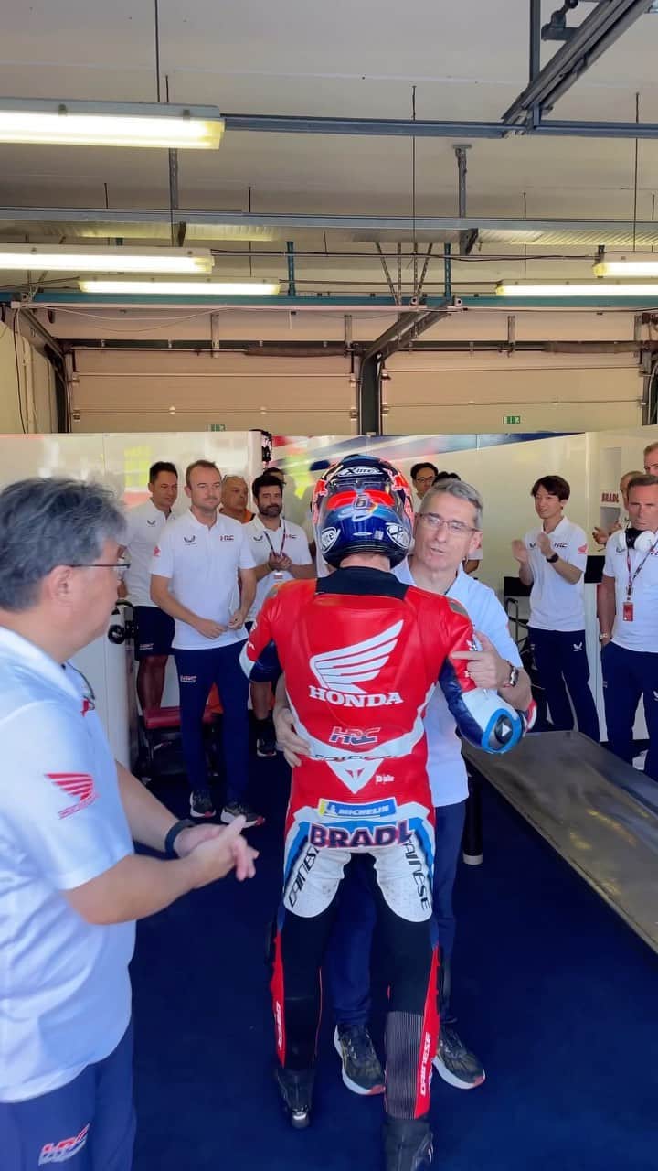 レプソル・ホンダのインスタグラム：「A warm welcome back to the HRC Test Team garage for @stefanbradl6 🅿️5️⃣ in Q1, ahead of Zarco and Miller.   They've been working hard for the future, and the first steps are certainly looking promising!」