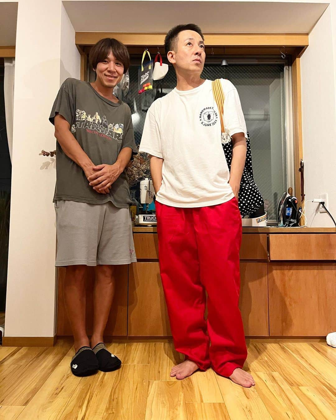 坪倉由幸のインスタグラム：「誕生日を迎えさせていただきました。 コカド先生が赤pantsとドットbagを作ってくれました。 平松さんがバースデー炒飯を作ってくれて 酒井さんがバースデー炒飯を運んでくれました。 バースデーマンが来てくれました。 たかみち店長がＴシャツボクラくれました。 その間、コカド先生が裾お直ししてくれてました。 皆さんありがとうございました。」