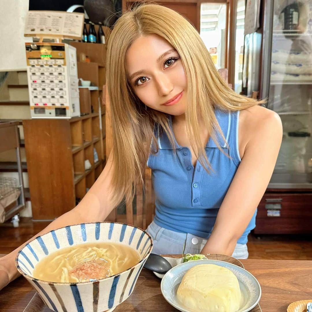 なーちゃんさんのインスタグラム写真 - (なーちゃんInstagram)「・ 沖縄そば🍜 ここはお豆腐にこだわってるみたいで、素材の味を楽しめるしすごく美味しい😋 前回は定休日で来れなかったから、リベンジできて嬉しいな☺️💖 ・ ・ ・ #沖縄 #沖縄グルメ #沖縄そば #首里城 #豆腐」9月9日 18時14分 - nanasan_gram7