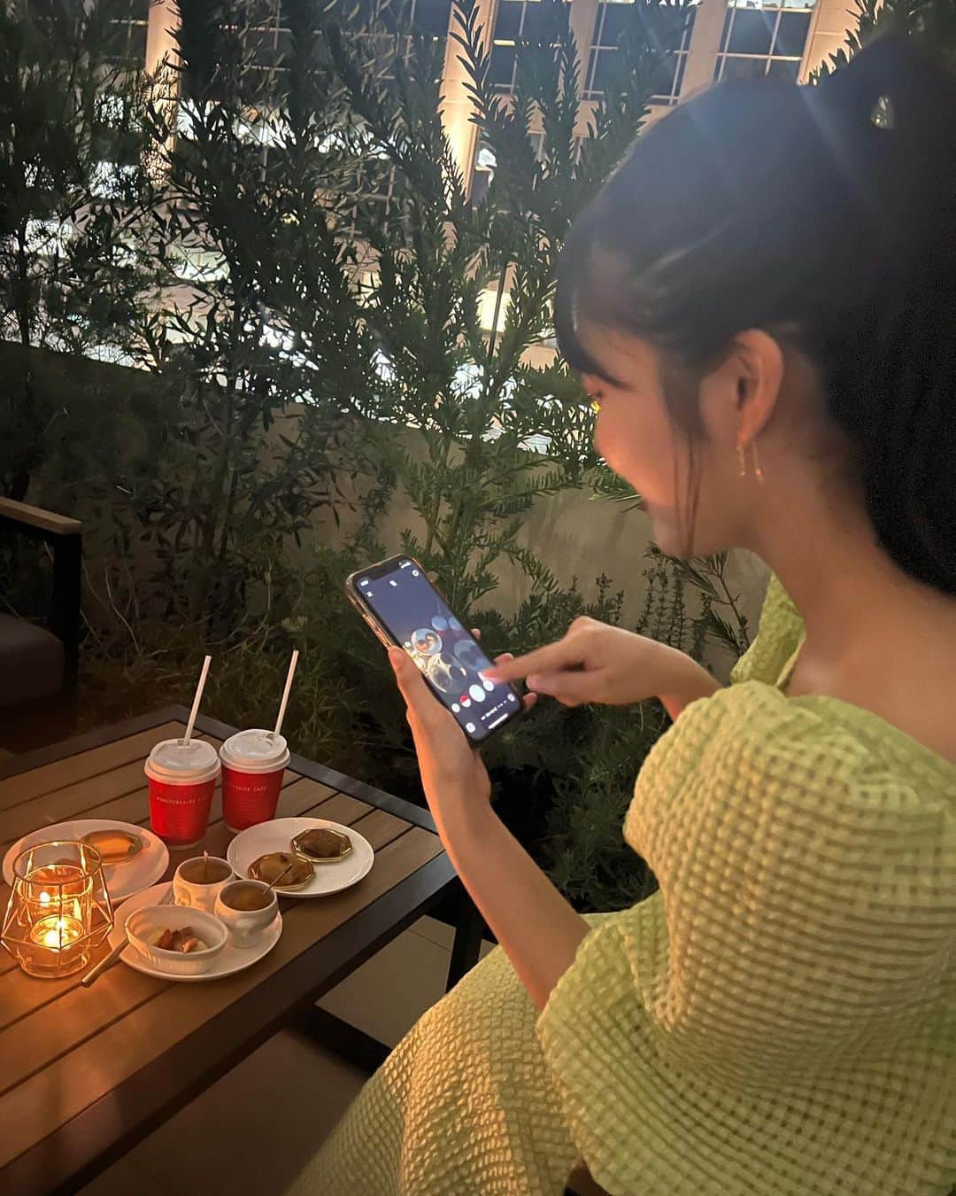 野乃のインスタグラム：「一昨日のこと♡ 麗奈ちゃんが誘ってくれたアニヴェルセルのレセプションパーティーに行ってきました ご飯も美味しくて景色も綺麗だった〜🌃✨ あと、あんなにたくさんのウェディングドレス見たの初めて！ 写真撮りわすれ！ 久々の麗奈ちゃん、やはり美しかった〜☺️ そして超楽しかった✌🏻ありがと〜」