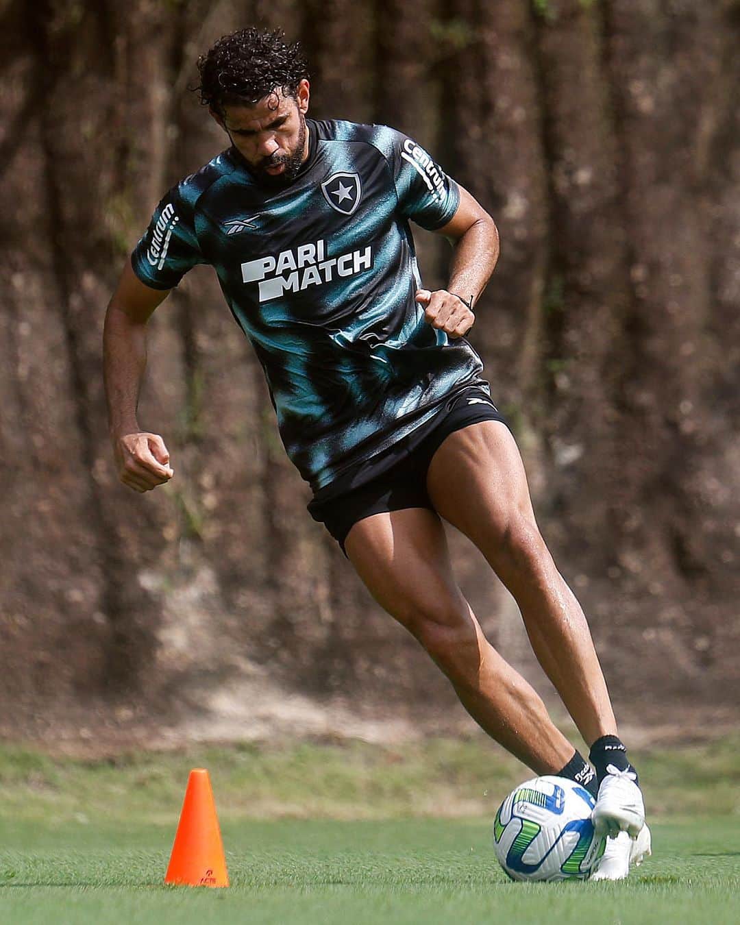 ジエゴ・ダ・シウヴァ・コスタさんのインスタグラム写真 (ジエゴ・ダ・シウヴァ・コスタInstagram)「Ao trabalho