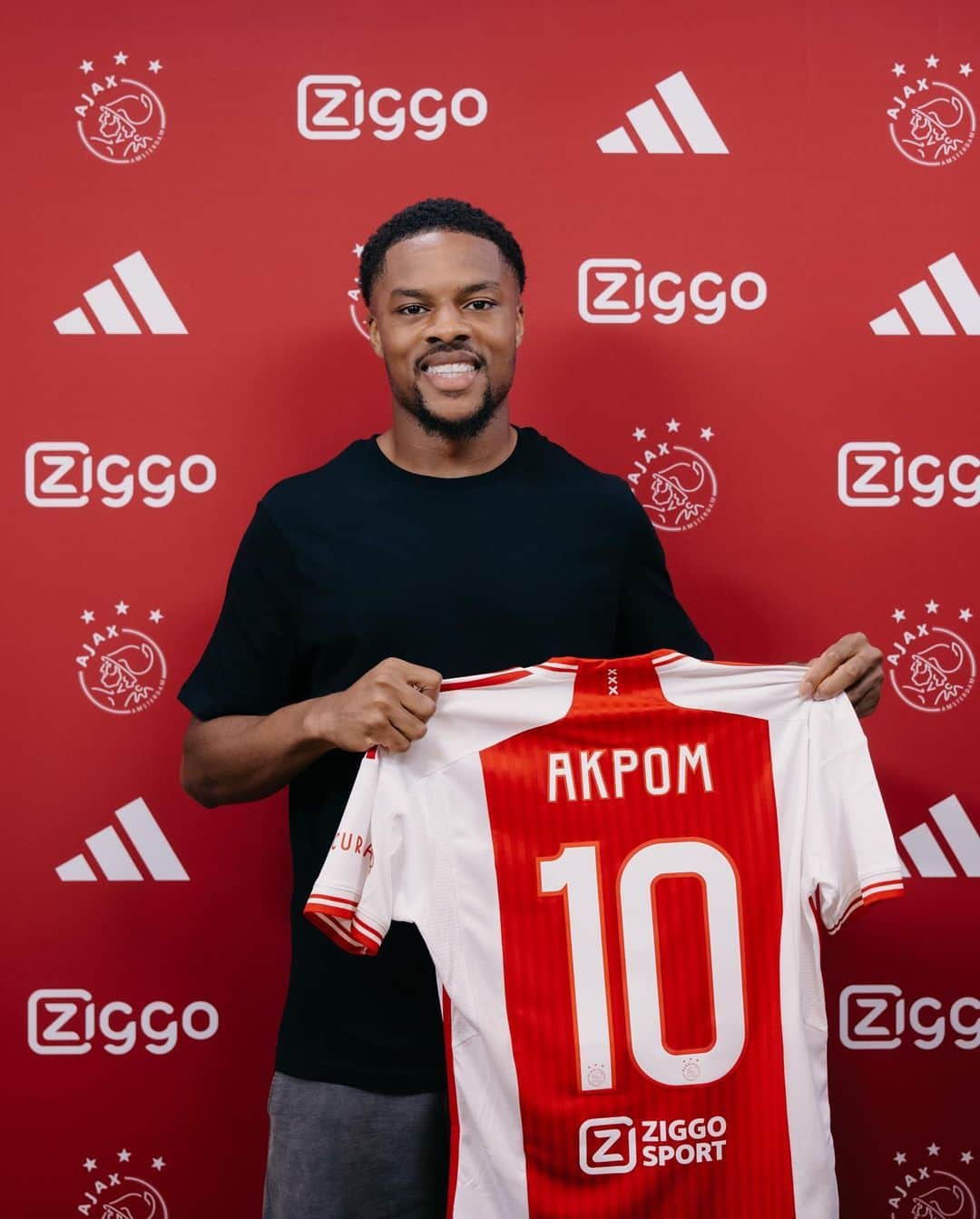 チュバ・アクポムのインスタグラム：「It's an honour to be joining a club with such a history. Thanks for the warm welcome. I can't wait to get going and working towards more success. Always trust the process. God’s Plan @afcajax ❌❌❌」