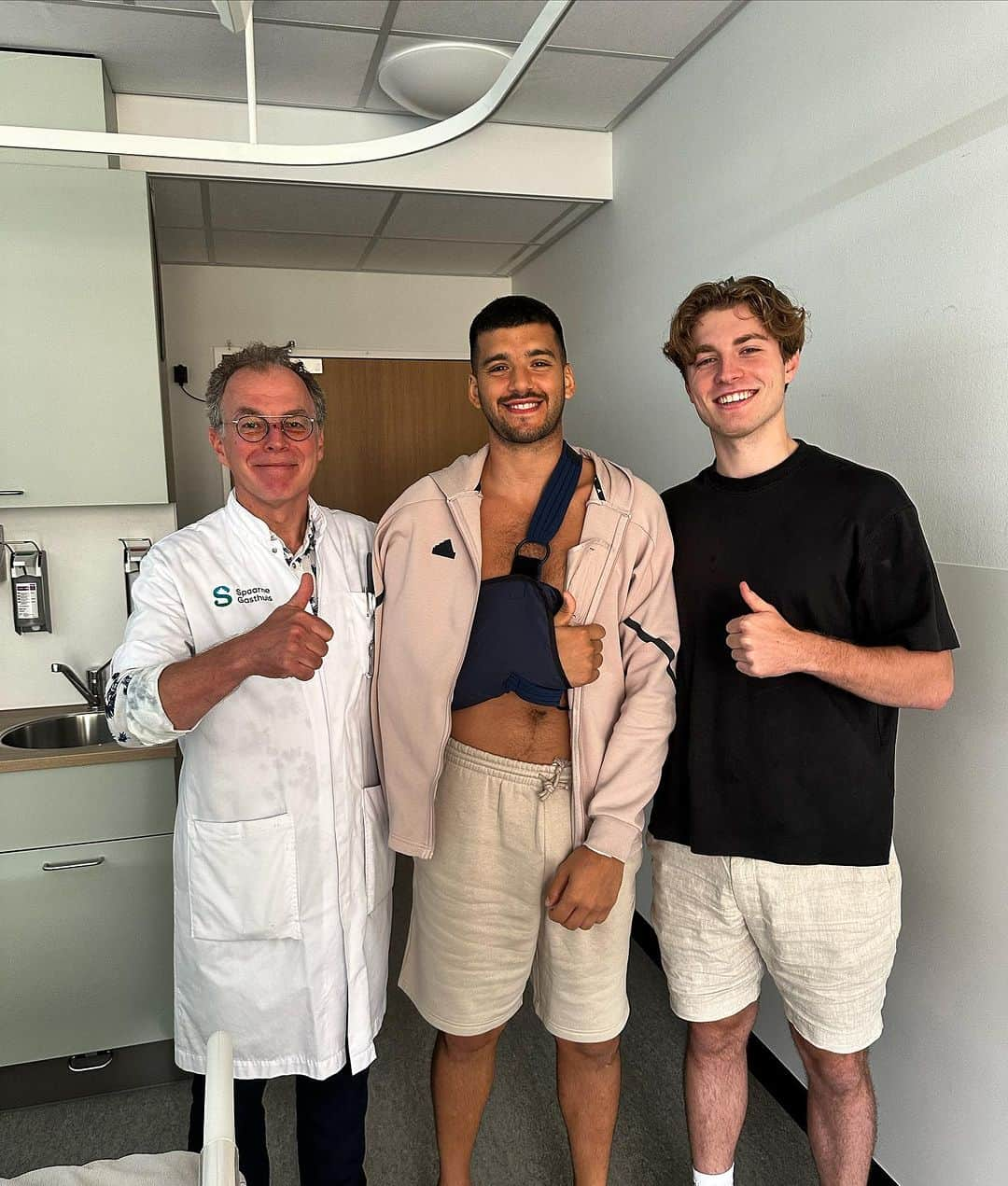 ヘロニモ・ルジのインスタグラム：「Ya operado y en casa empezando la rehabilitación, muchas gracias al Dr van Noort y a todo su equipo por cuidarme y por sobre todo llevar a cabo la cirugia de mi hombro. Arrancamos, Dia 0 🙏🏻  Already operated and at home starting rehabilitation, many thanks to Dr van Noort and his entire team for taking care of me and above all carrying out the surgery on my shoulder. We start, Day 0 🙏🏻」