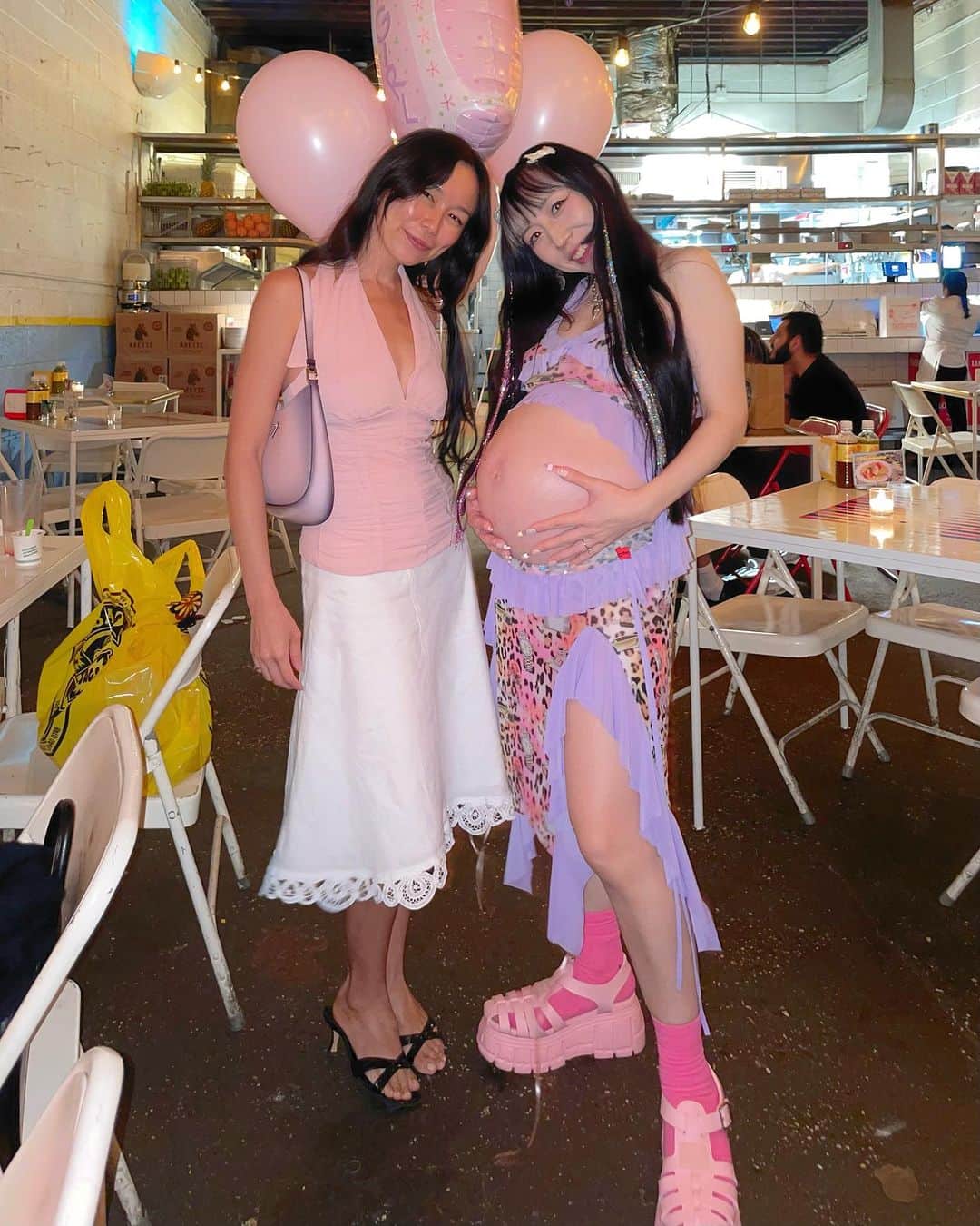 Mei Kawajiriさんのインスタグラム写真 - (Mei KawajiriInstagram)「Mei’s Baby shower🚿🍓🤍🌮 (just let u know , I thought baby shower is taking shower 🚿 with baby🤣 )  I felt loved by my sweet friends and also realized the time will come soon🥰😍😇 I feel Baby is so happy already🍒💕 Thank you for coming to the dinner also Big thanks to @tacombi such  delicious 🌮 tacos for us❤️ and also special thanks to @avarosebd @becosss @mmmlw to make this happen🍓💜✨🎂🩷❣️ / Photog by @nextsubject 📸」8月17日 2時05分 - nailsbymei
