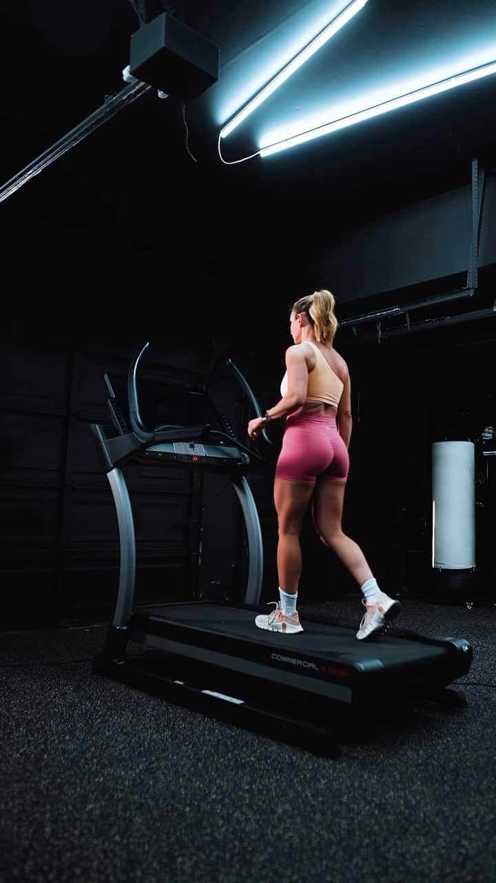 Paige Hathawayのインスタグラム：「Cardio has never been more fun! 🥳 COMMENT 🏃‍♀️ IF YOU LIKE (or want to like) CARDIO!  Now you can stream workouts from incredible locations all over the world and train with your favorite @ifit trainers on the @nordictrack X22i! The technology in this treadmill is INSANE! Join me by using my code: NTPaige25 and get 30 days for free when you sign up!   🌈 iFIT membership sold separately  Note: console image enlarged. Product does not project secondary image. #ifitpartner #ad」