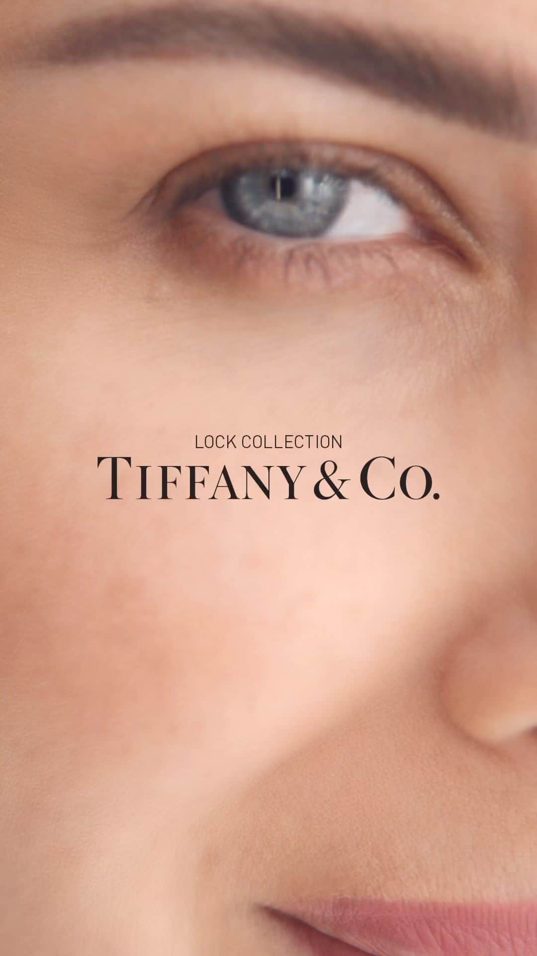 ナンシー・アジュラムのインスタグラム：「Some things innately click relationships, experiences, people and places. I wear Tiffany Lock to remember the connections that make me who I am. #TiffanyLock #TiffanyAndCo」
