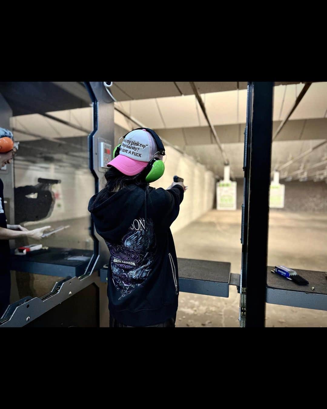 チョン・ジウ・ウーのインスタグラム：「🦠🔫🔫🔫」
