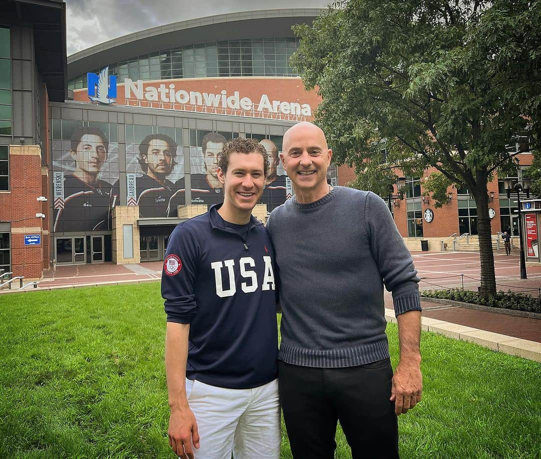 ジェイソン・ブラウンのインスタグラム：「📍Columbus, Ohio 🇺🇸  Out here promoting the 2024 Prevagen US Figure Skating Championships taking place January 22nd-28th!! Single session tickets on sale now!! Get yours at figureskatingcolumbus.com. Looking forward to seeing you there!!! ⛸️✨  @usfigureskating @columbus_sports @brianboitano #uschamps #figureskating #teamusa #nationwidearena #prevagen #skating #columbus #ohio」