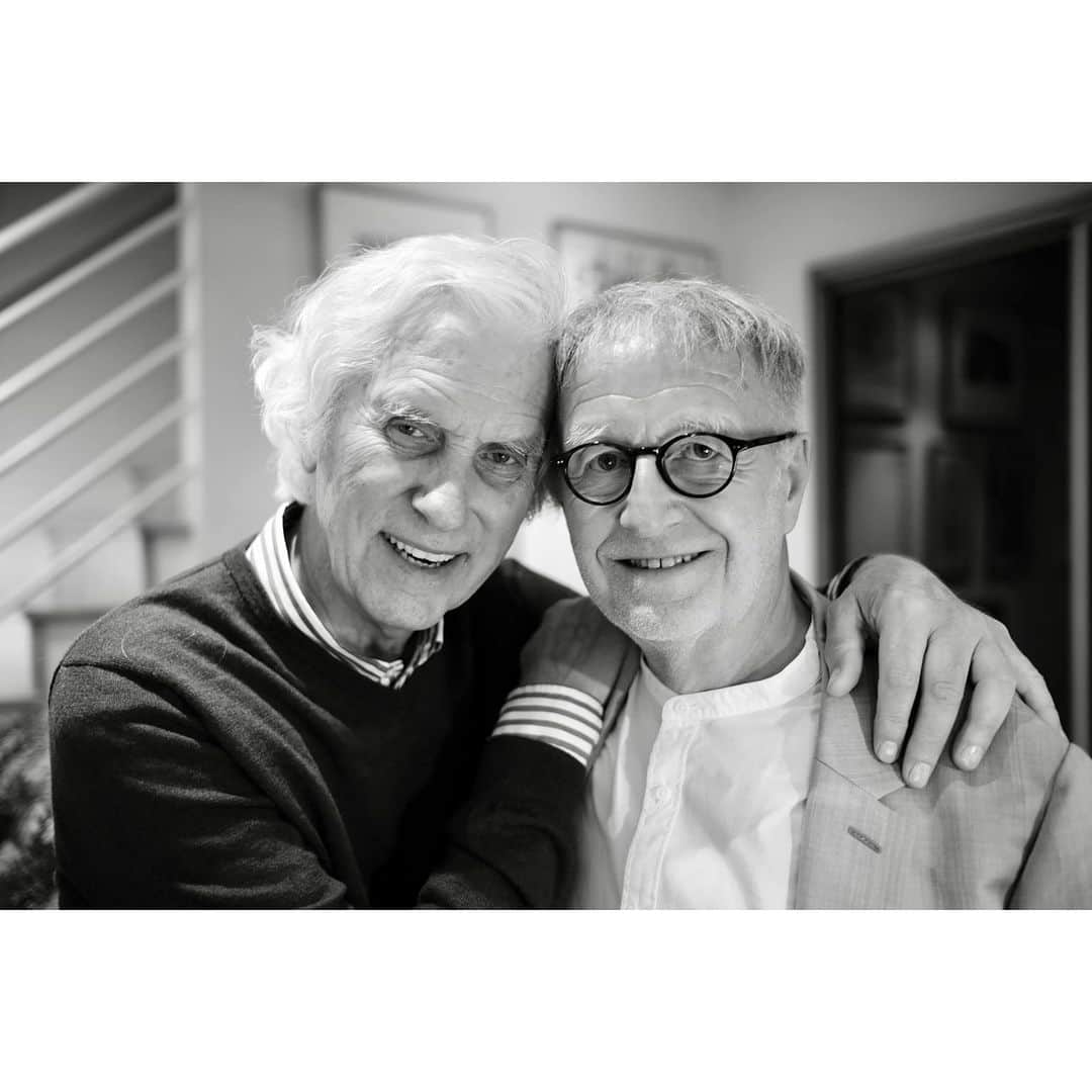 Gerd Ludwigのインスタグラム：「Happy birthday to my closest friend, Douglas Kirkland, who would have turned 89 today. Incredibly grateful for the years of friendship we had together. I miss you, Douglas, and think of you every day.  Photo by Mark Kirkland (@markk1914) – thanks, Mark, for the memory.   @douglaskirkland_ @douglaskirklandstudio」