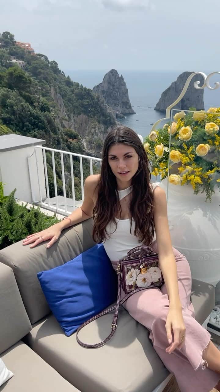 リンダ・モルセッリのインスタグラム：「FOMO da Vacanza Italiana. 🍋☀️」