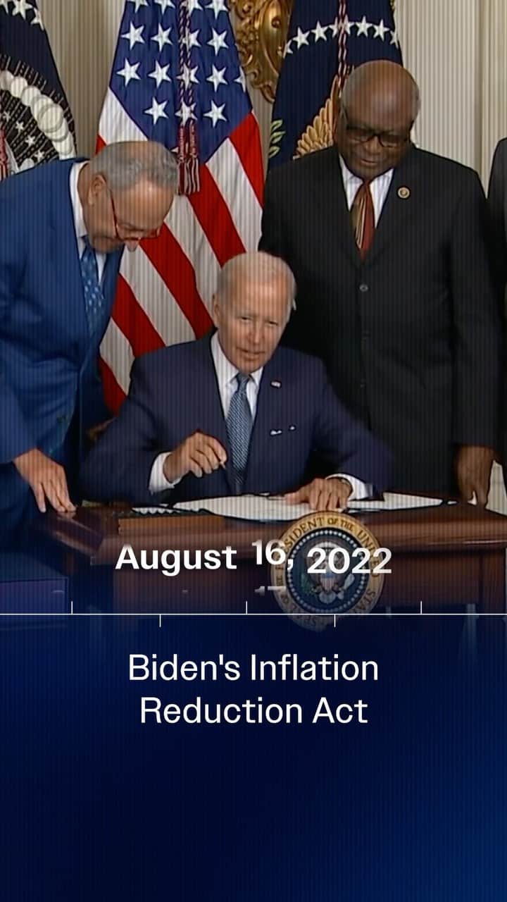 ヒラリー・クリントンのインスタグラム：「One year in, President Biden’s Inflation Reduction Act has delivered 170,000 new clean energy jobs, lower prescription drug prices, and (yes) lower inflation—among other big wins for the middle class. Take a look back at year one, with much more to come.」