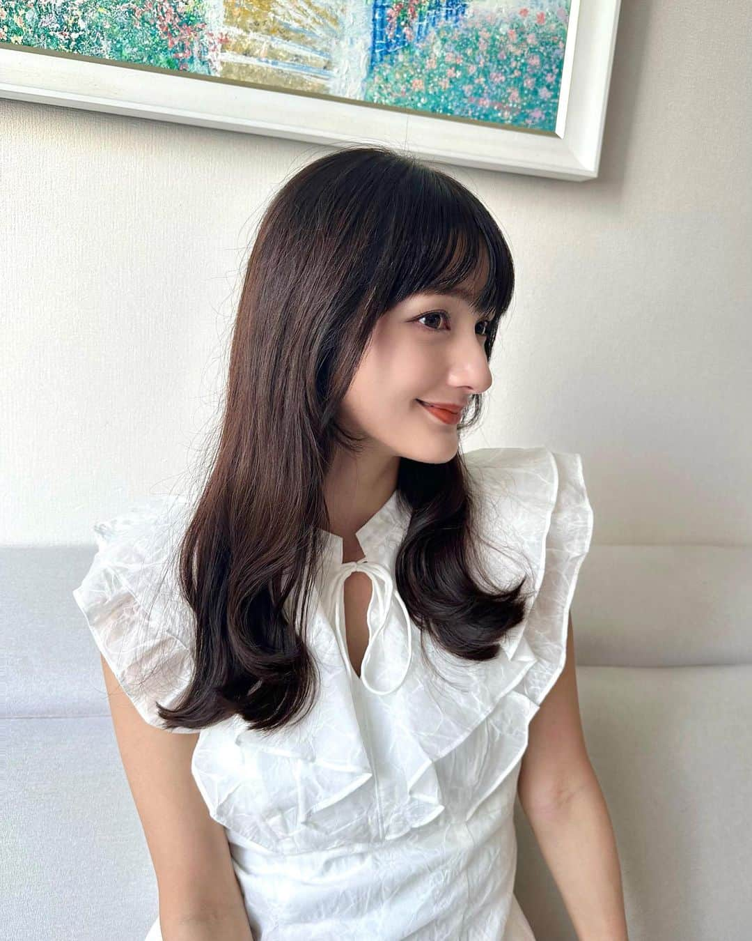 加藤瑠美のインスタグラム：「最近の💇‍♀️💐✨  髪は @tatsukahiroshi さんにカット・カラー・トリートメントをお願いしました✨ 月1回の頻度でお邪魔しています🧸💨 仲良しのお友達も通っているのだけど、やはり田塚さんカットは別格…🫢！！ 私ももう何年もお世話になっています🥹✨  眉&まつ毛は @beelab_eye の @beelab_haru さんに眉毛スタイリング&まつ毛パーマをお願いしました🤍 眉を整えるだけで別人レベルに垢抜けるのでもう欠かせない…😩💕 まつ毛も毎回信じられないくらい綺麗に上げていただけるのでメイクが格段に楽になります✨  私にとって欠かせない2ヶ所🩷 来月もお邪魔するのが楽しみだ〜🤭  #gardenomotesando #ヘアカット #まつ毛パーマ #眉毛スタイリング #前髪カット #まつげパーマ」