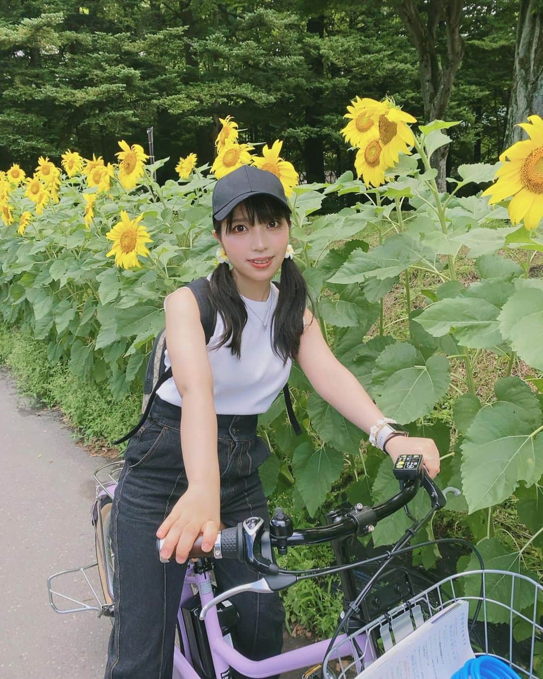 まみむめもちおのインスタグラム：「軽井沢サイクリングしてきた🚴‍♀️ めちゃ楽しかった。  初めて電動自転車乗った。 超快適だった"(∩>ω<∩)"   #軽井沢  #サイクリング  #軽井沢旅行  #ひまわり  #咲いてた  #🌻   #電動自転車 #欲しい #まみむめもちおの夏休み」