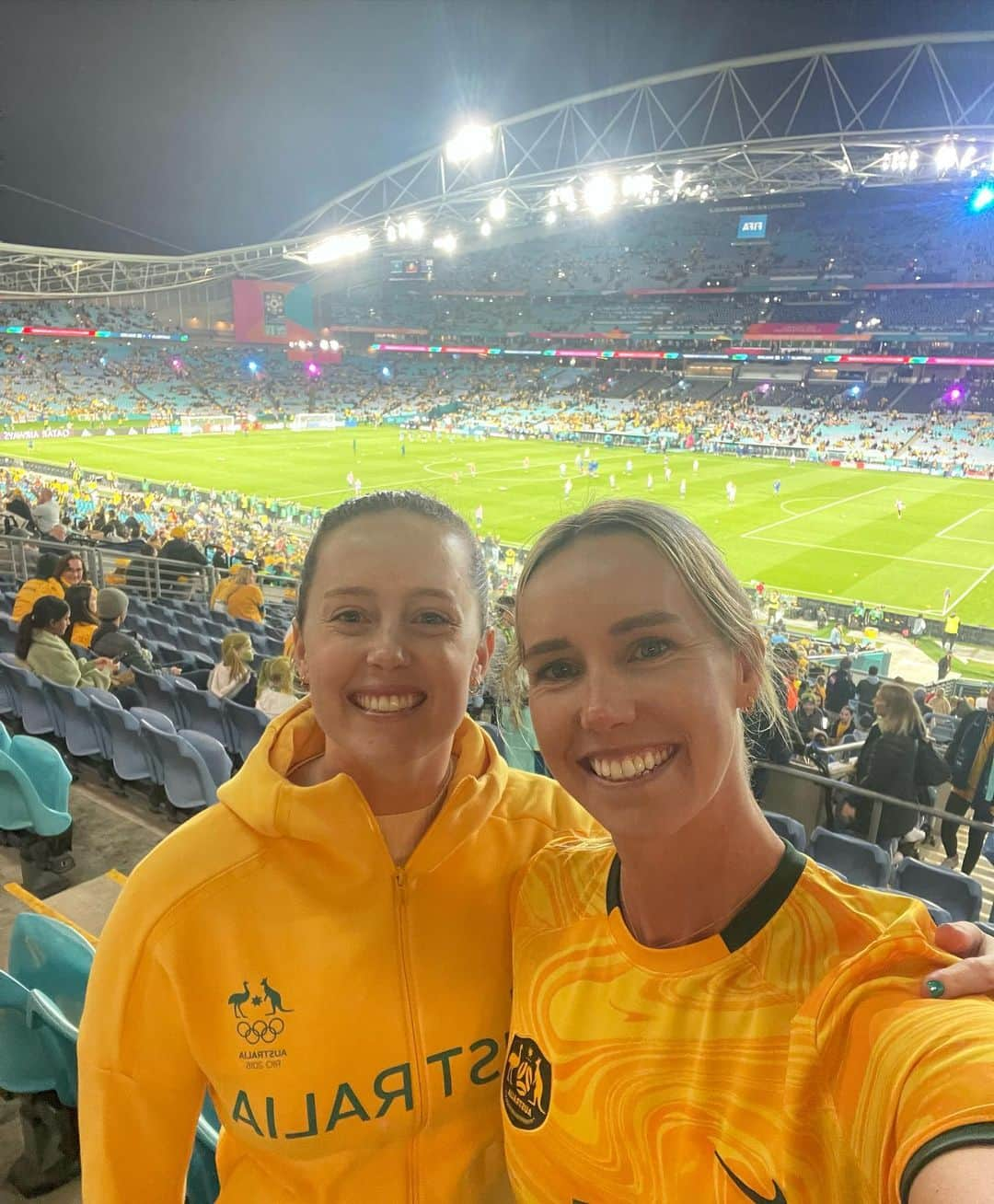 エマ・マッケオンさんのインスタグラム写真 - (エマ・マッケオンInstagram)「LET’S GO MATILDAS 💚💛」8月16日 18時27分 - emmamckeon