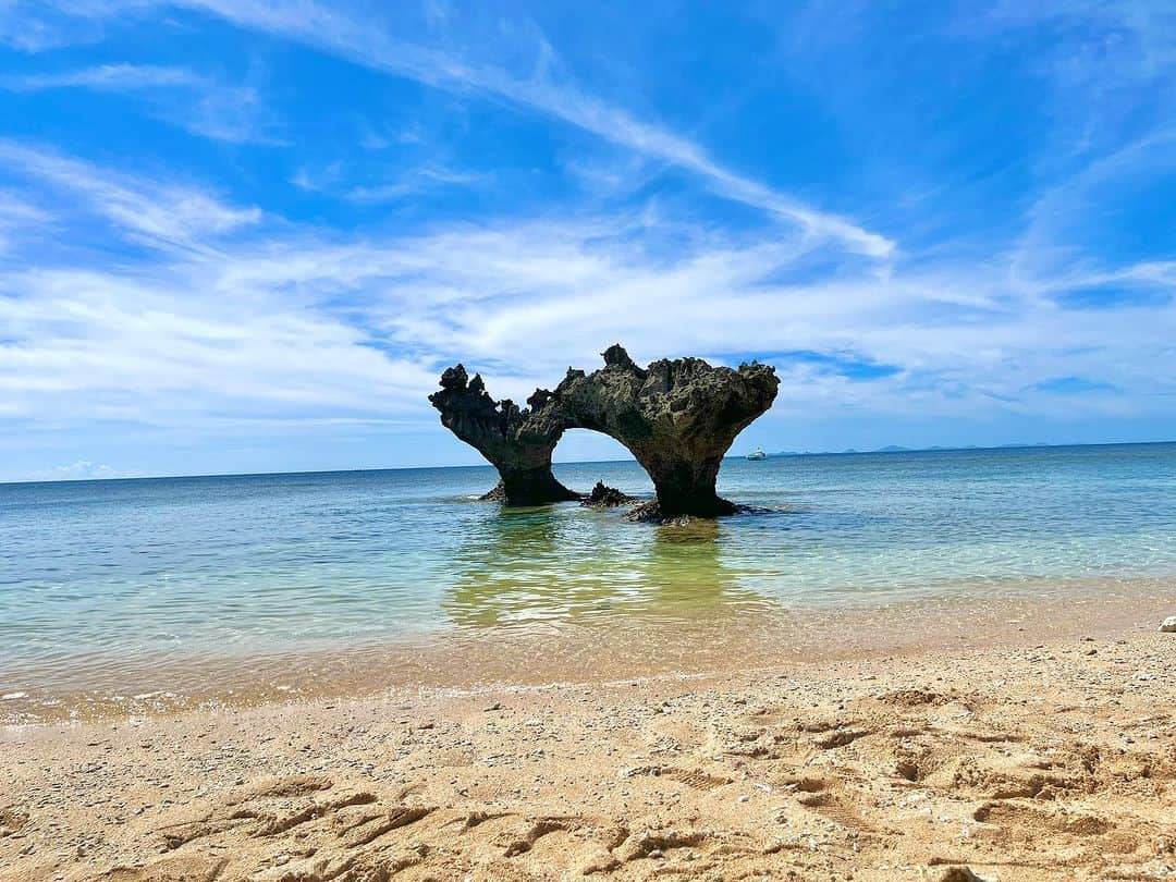 椿梨央さんのインスタグラム写真 - (椿梨央Instagram)「初めて行った沖縄の海は 最高すぎました🏝 . . 青い海なんて見たことないからはしゃぎまくりの少女でした✌︎ . . 初めてのシュノーケルもSUPも楽しかったな〜✨😭 . . また沖縄行きたい〜〜〜 . . . #沖縄 #海 #シュノーケル #sup」8月16日 18時38分 - rio_tbk