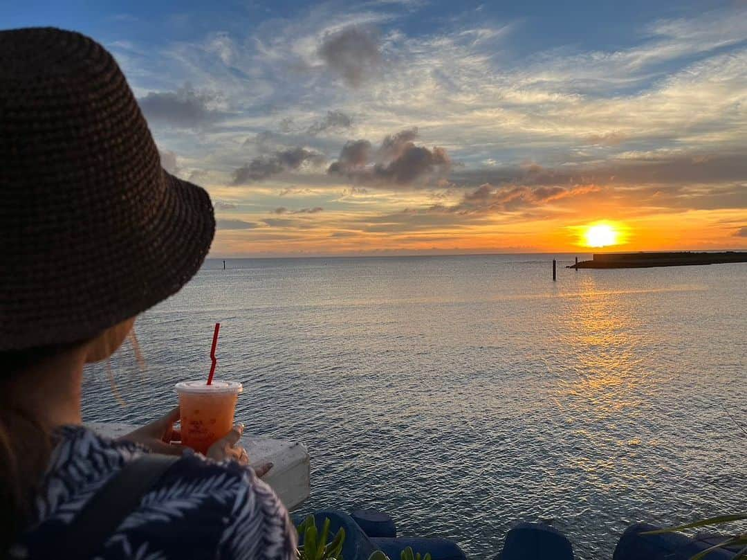 椿梨央さんのインスタグラム写真 - (椿梨央Instagram)「初めて行った沖縄の海は 最高すぎました🏝 . . 青い海なんて見たことないからはしゃぎまくりの少女でした✌︎ . . 初めてのシュノーケルもSUPも楽しかったな〜✨😭 . . また沖縄行きたい〜〜〜 . . . #沖縄 #海 #シュノーケル #sup」8月16日 18時38分 - rio_tbk