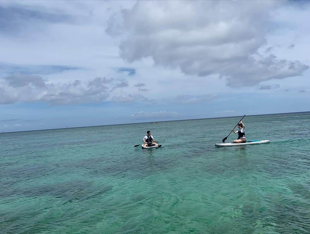 椿梨央さんのインスタグラム写真 - (椿梨央Instagram)「初めて行った沖縄の海は 最高すぎました🏝 . . 青い海なんて見たことないからはしゃぎまくりの少女でした✌︎ . . 初めてのシュノーケルもSUPも楽しかったな〜✨😭 . . また沖縄行きたい〜〜〜 . . . #沖縄 #海 #シュノーケル #sup」8月16日 18時38分 - rio_tbk