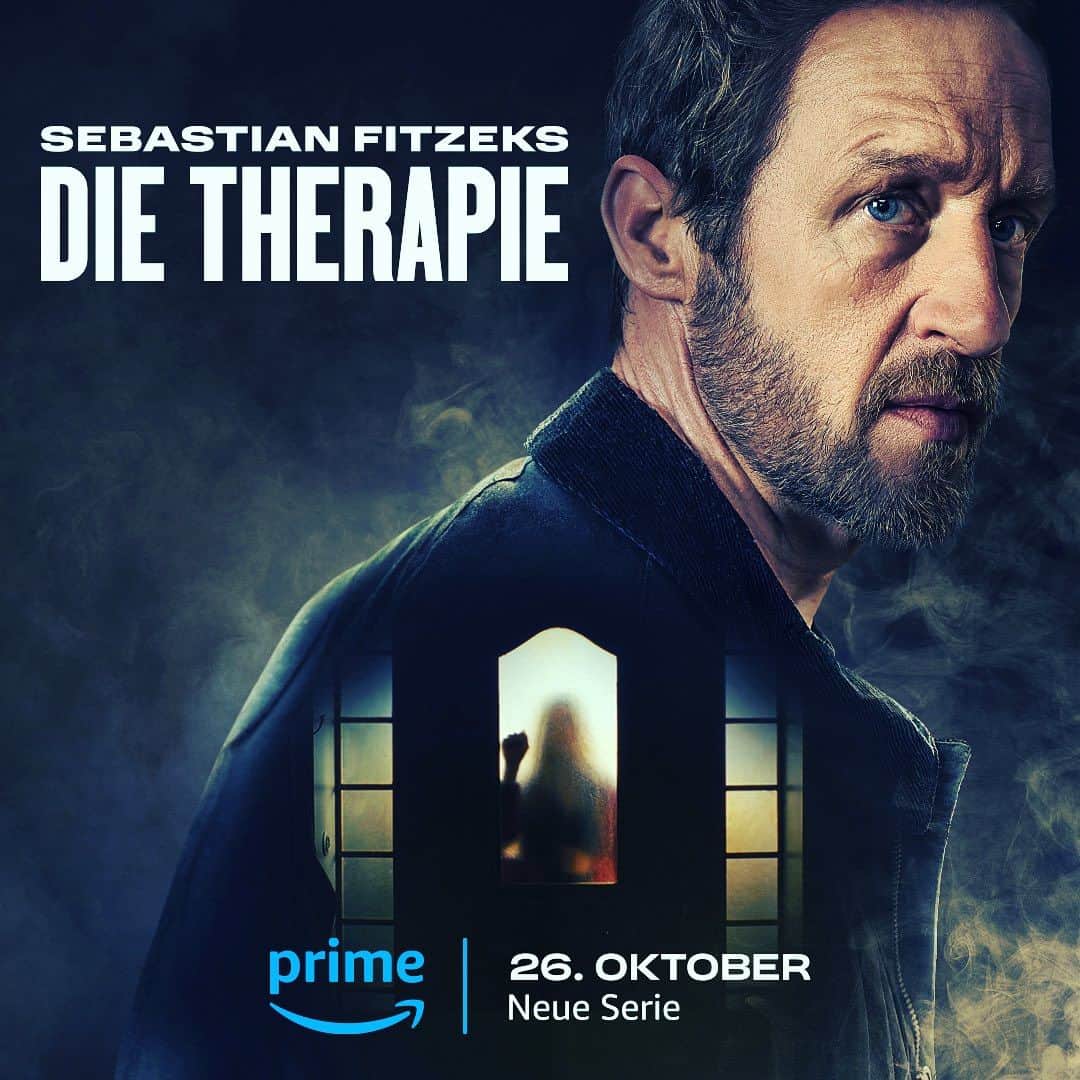 アンドレア・オズヴァルトのインスタグラム：「Da ist jemand an der Tür. Macht ihr auf? #comingsoon #FitzeksDieTherapie seht ihr ab dem 26. Oktober nur bei Prime Video. #sebastianfitzek #fitzek #ftzk #DieTherapie @primevideode ❤️🎬 mit @stephankampwirth @helena.zengel.official @evamhirschburger @andreaosvart」