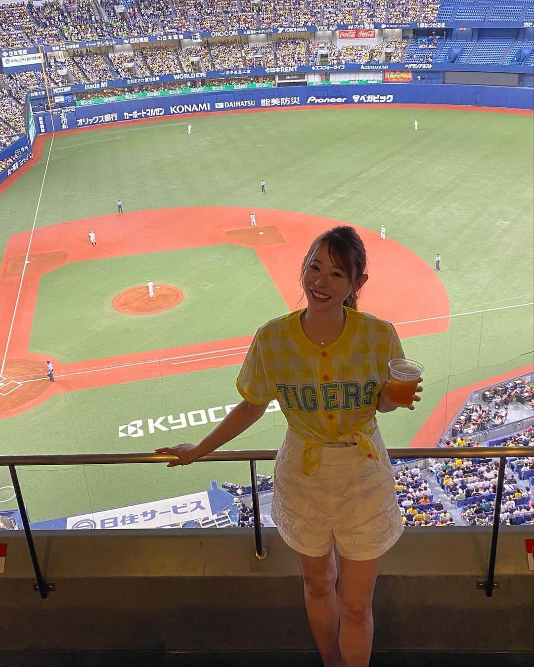 karen okajimaさんのインスタグラム写真 - (karen okajimaInstagram)「京セラドームのビスタルーム⚾️💓  野球観戦してきたっ⚾️🌟✊🏻 お部屋も広くて涼しいし過ごしやすかった🫶  スポーツ観戦好きだけど、自分でチケットの とり方は分からないので誘ってください🤣✨笑  阪神勝って良かったー👏👏💕  #京セラドーム #ビスタルーム #野球観戦 #阪神タイガース #トラコ」8月16日 18時43分 - karenokajima0318