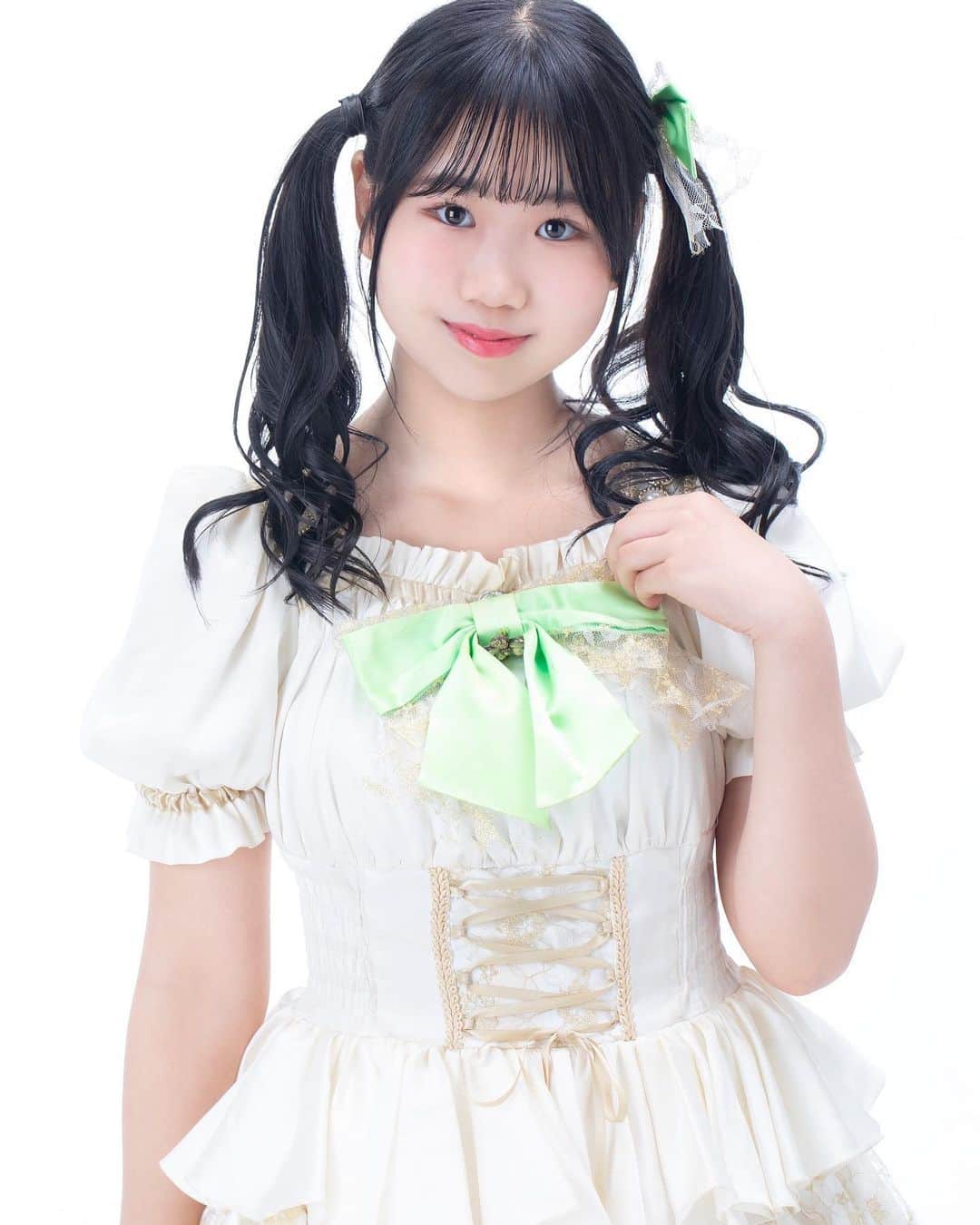 松永あいかのインスタグラム：「新しいアー写💚 .  .  .  .  .  .    .  .  .  #アイドル#おーえすけー#松永あいか#中学生#可愛い#大須#09#14歳#いいねしてほしい#中2#拡散希望#jc#推して#黄緑色担当#大須商店街」