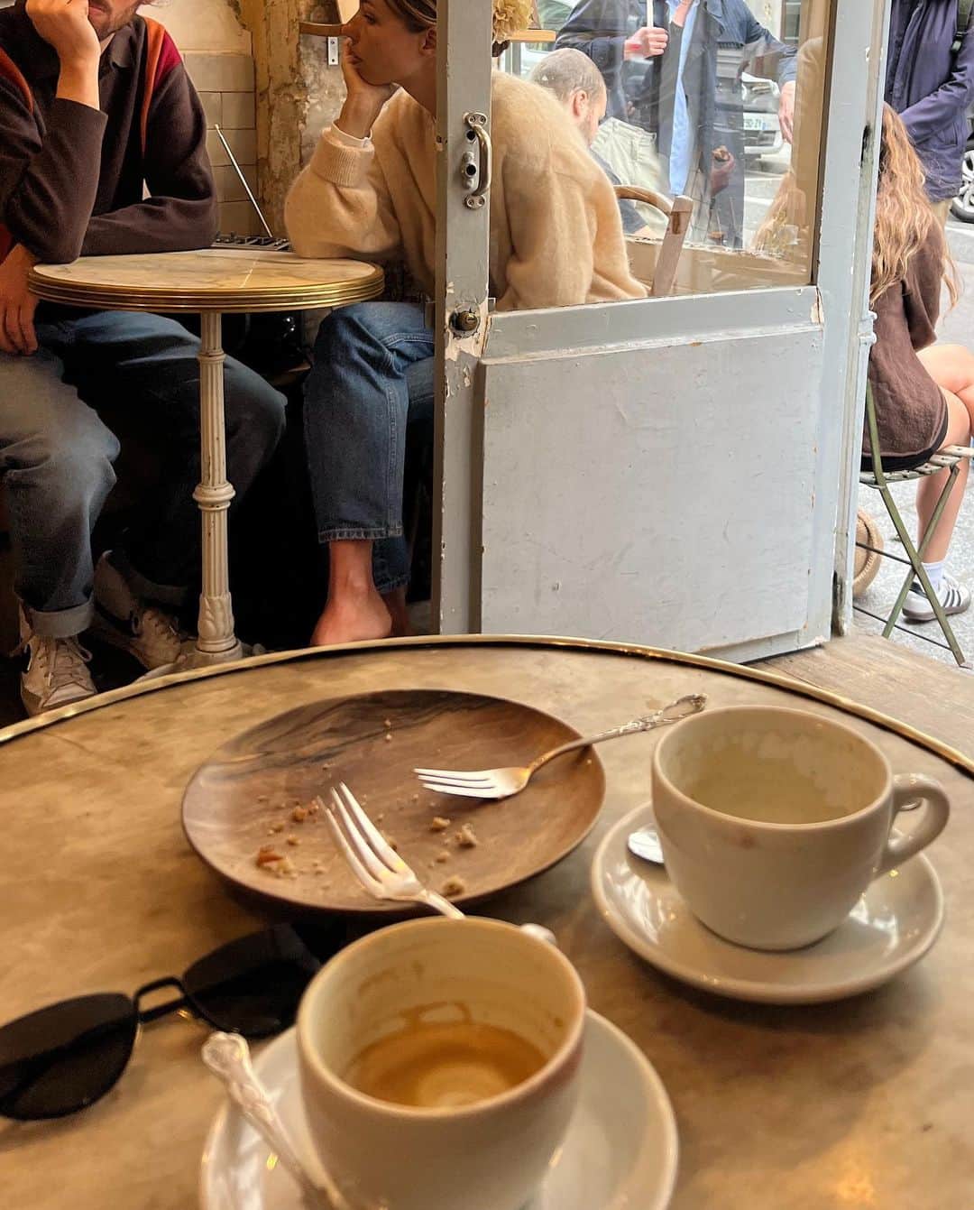 小竹麻美さんのインスタグラム写真 - (小竹麻美Instagram)「ごはんがとっても美味しくって、ステキなお店ばかりで、楽しかった〜〜ぁ🇫🇷❤️🍷  教えていただいたみなさまに感謝🤍  2日しかなかったから短すぎたな🥺  #paris #パリ」8月16日 18時49分 - asamikotake
