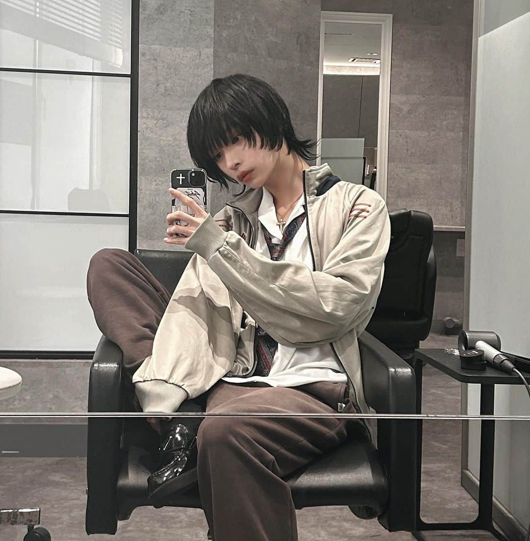 かぢのインスタグラム：「おおかみちゃんにした   #ウルフカット」