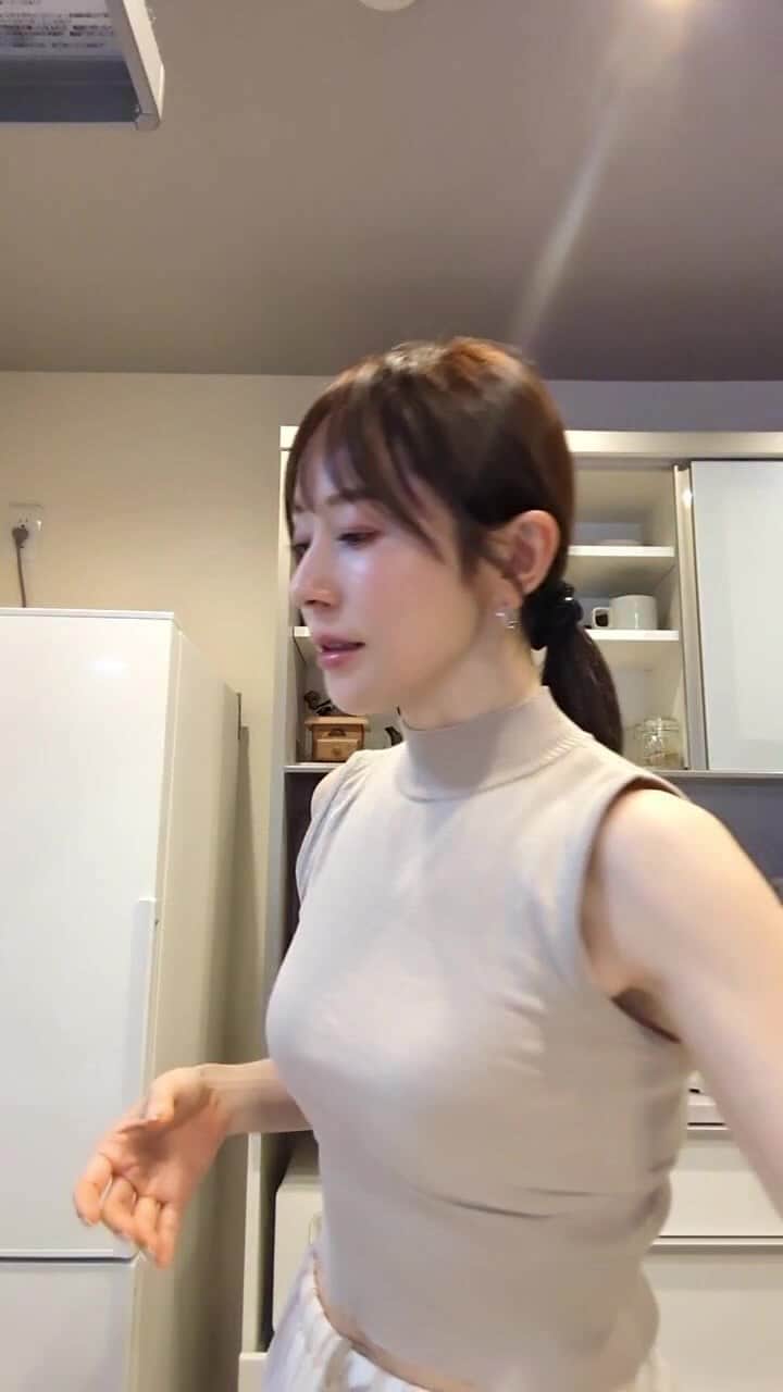 エリーのインスタグラム：「・食事改善の第一歩 ・恋愛はまず土俵にあがろう ・元カレを忘れられない方へ  そんな3本立てです🫶🏻」